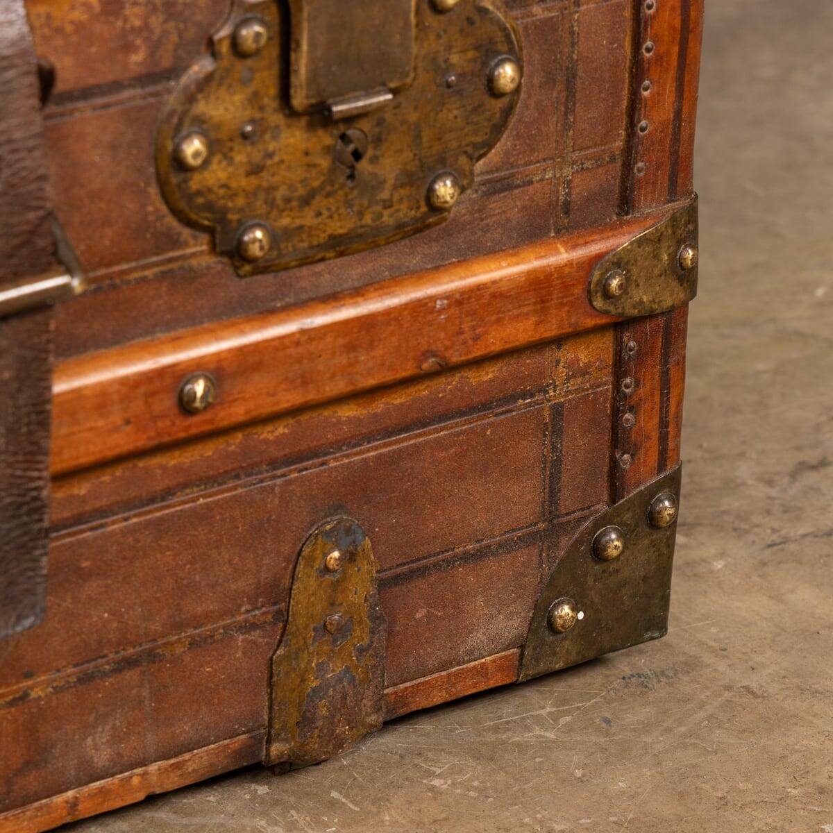 Coffre de voyage en cuir victorien antique du 19e siècle vers 1870