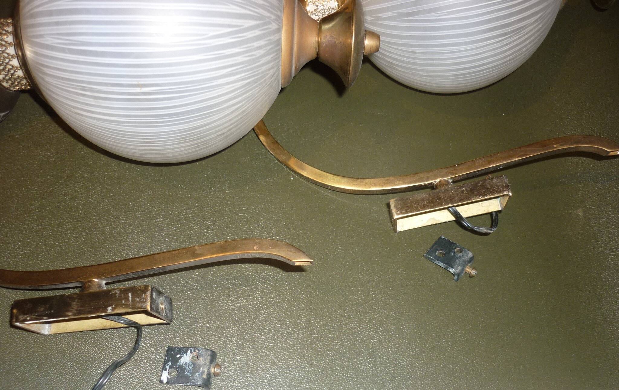 Pair of wall lights in gilded brass and glass balls