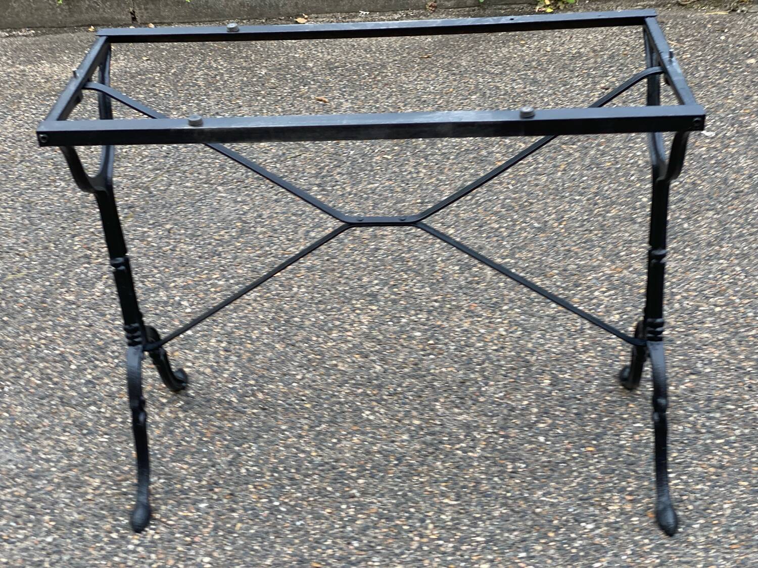 Oval marble and black steel bistro table for 4 people 120cm