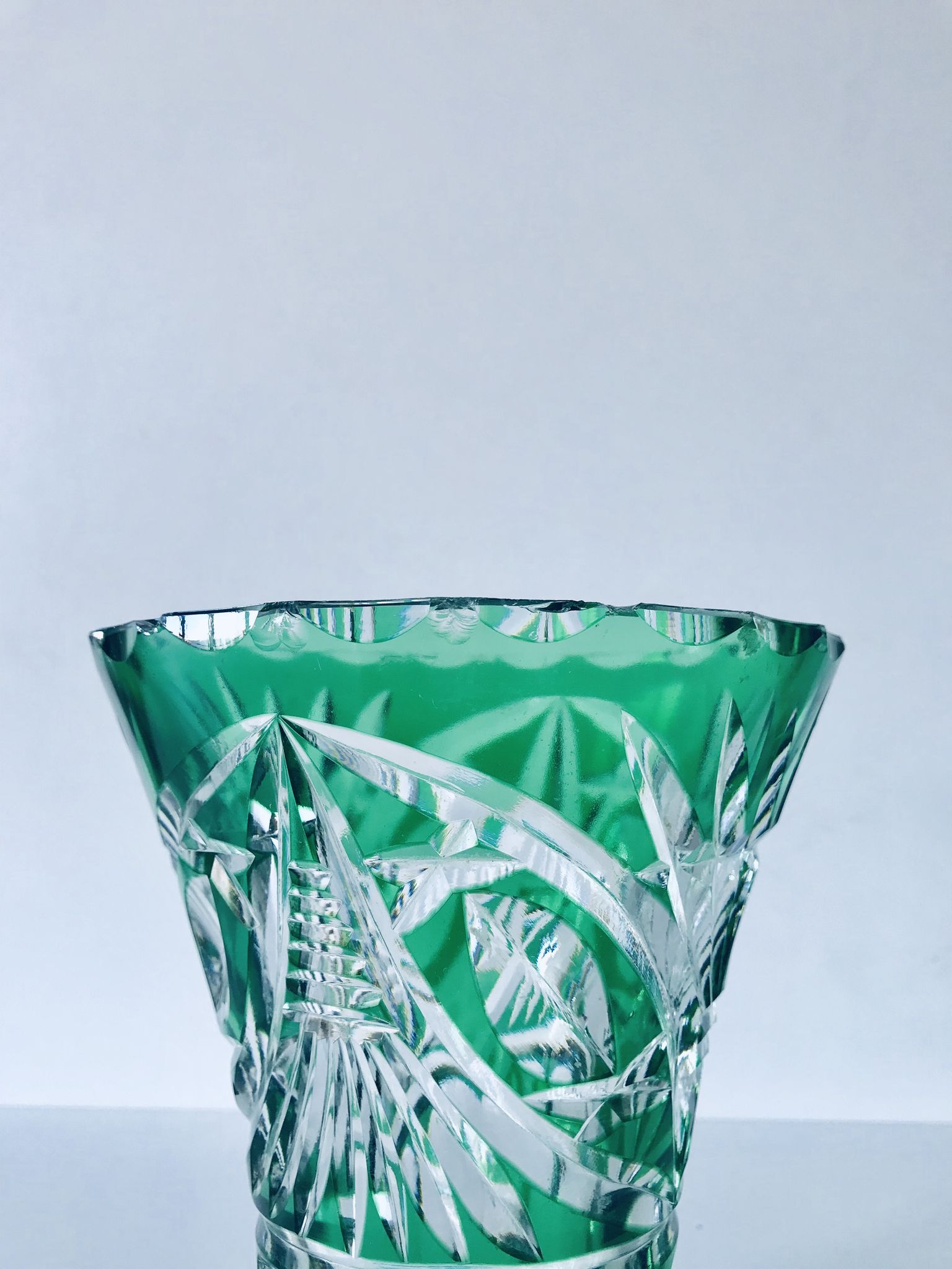 Vase Art Déco en cristal taillé vert