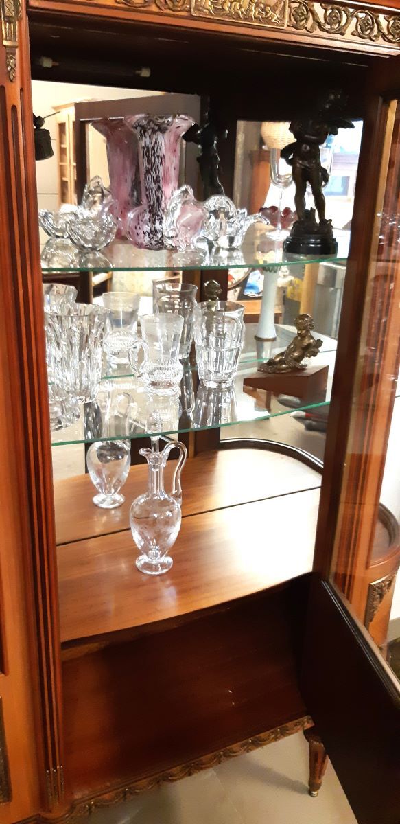 Showcase Louis XVI style, twentieth realization, signed cabinetmaking JP Ehalt of very good quality.