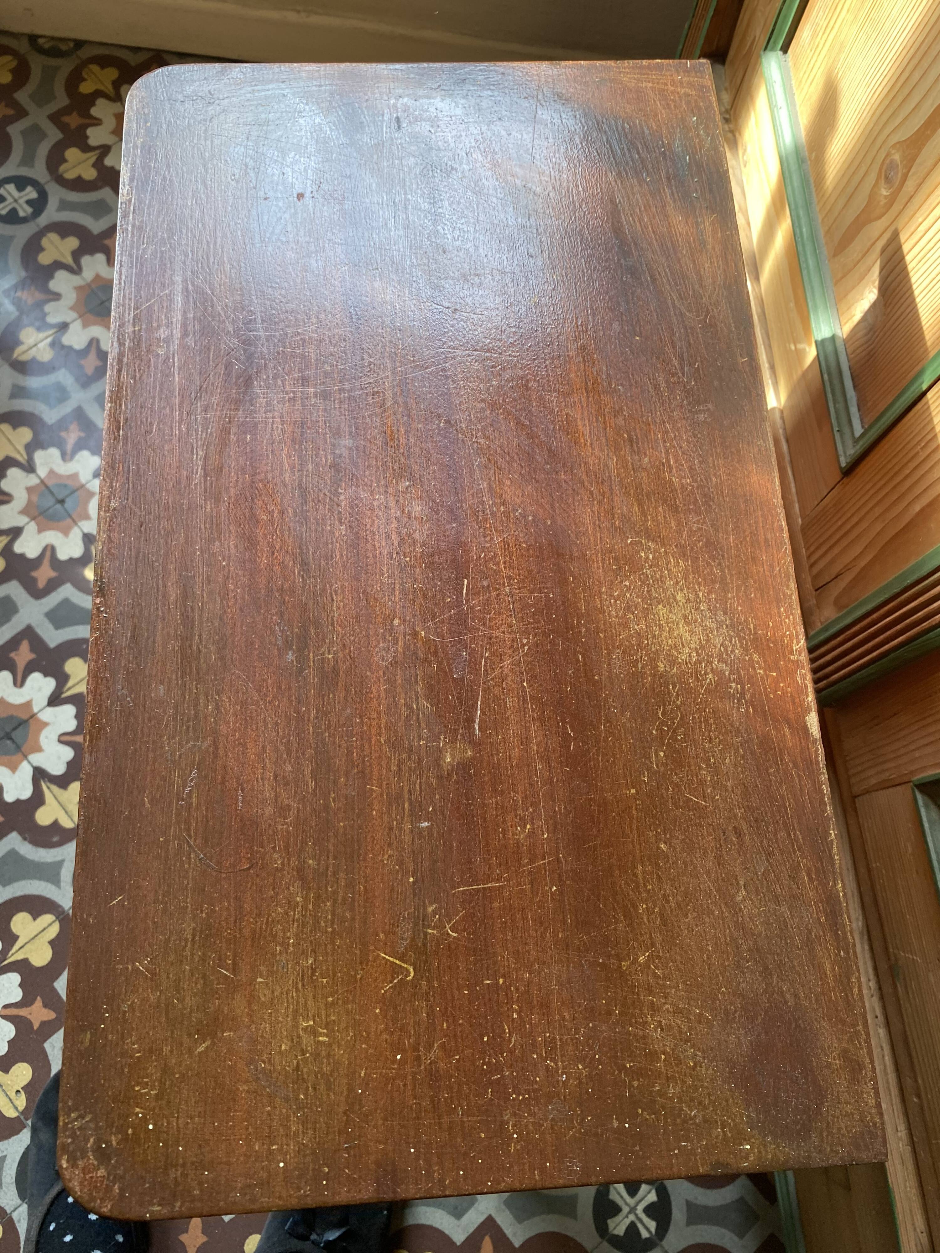 Bedside feet spindles years 50.