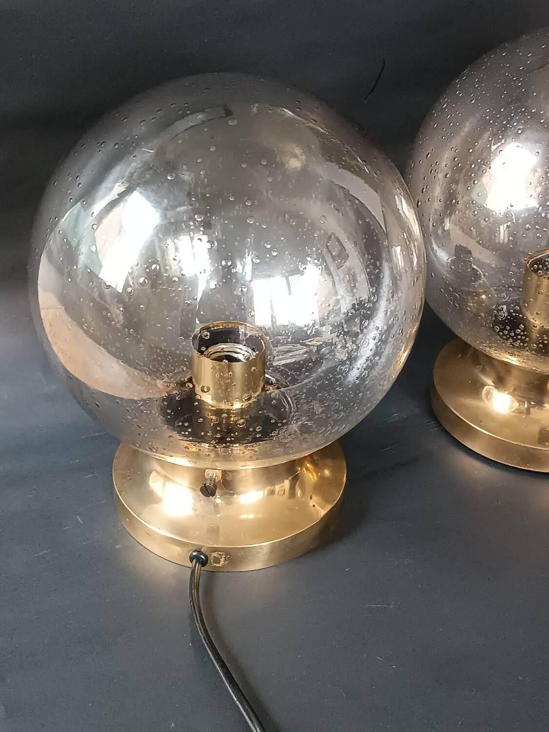 2 lampes de table globes bullés et laiton Limburg 1970