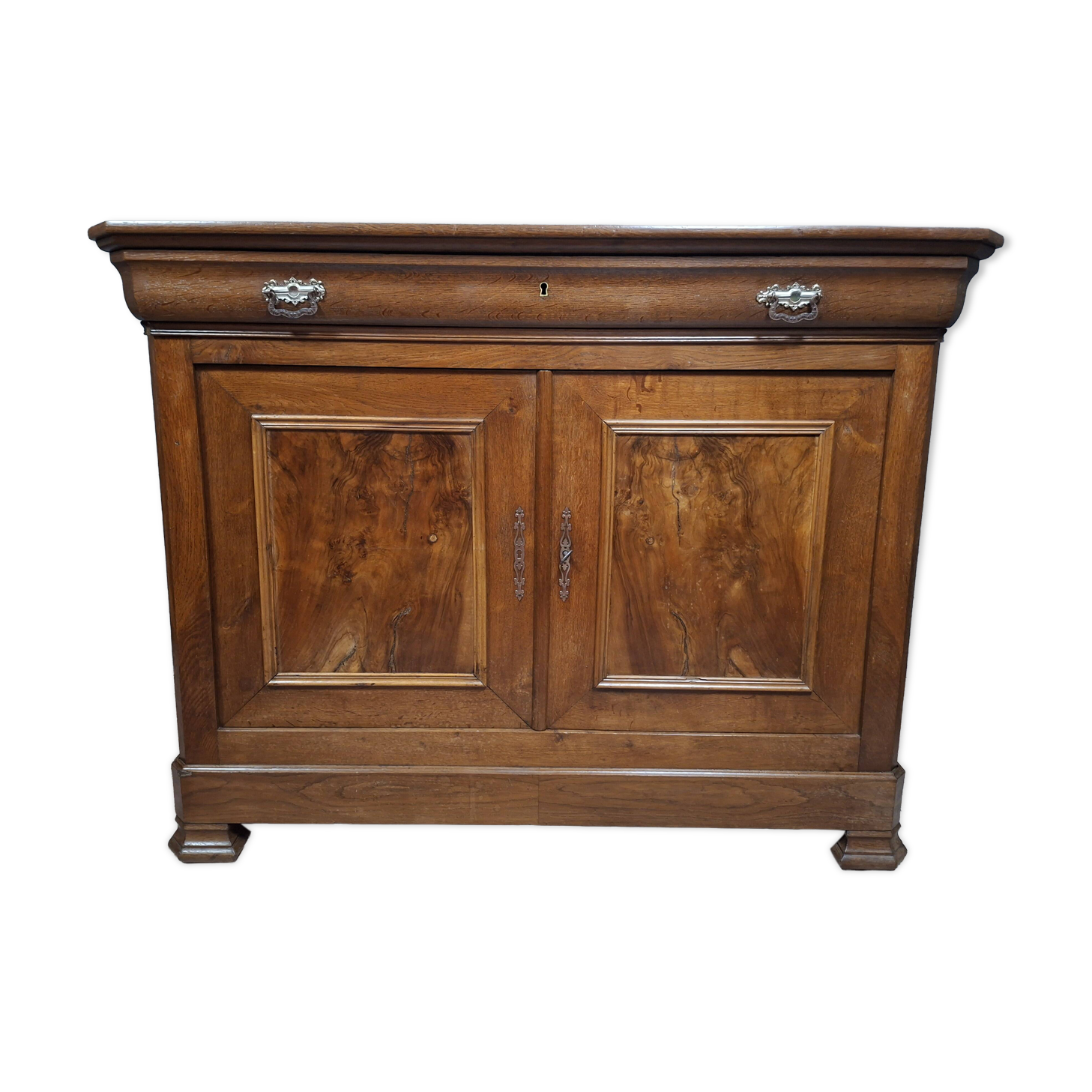 Louis-Philippe period buffet in solid walnut, 19th century.