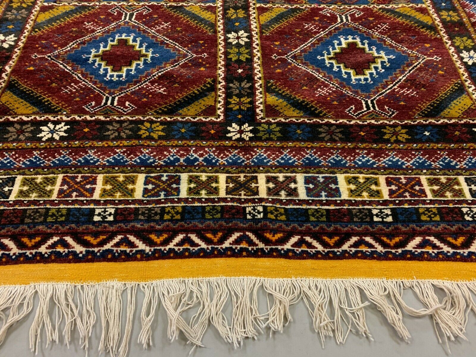 Moroccan tazenacht rug 320x200 cm