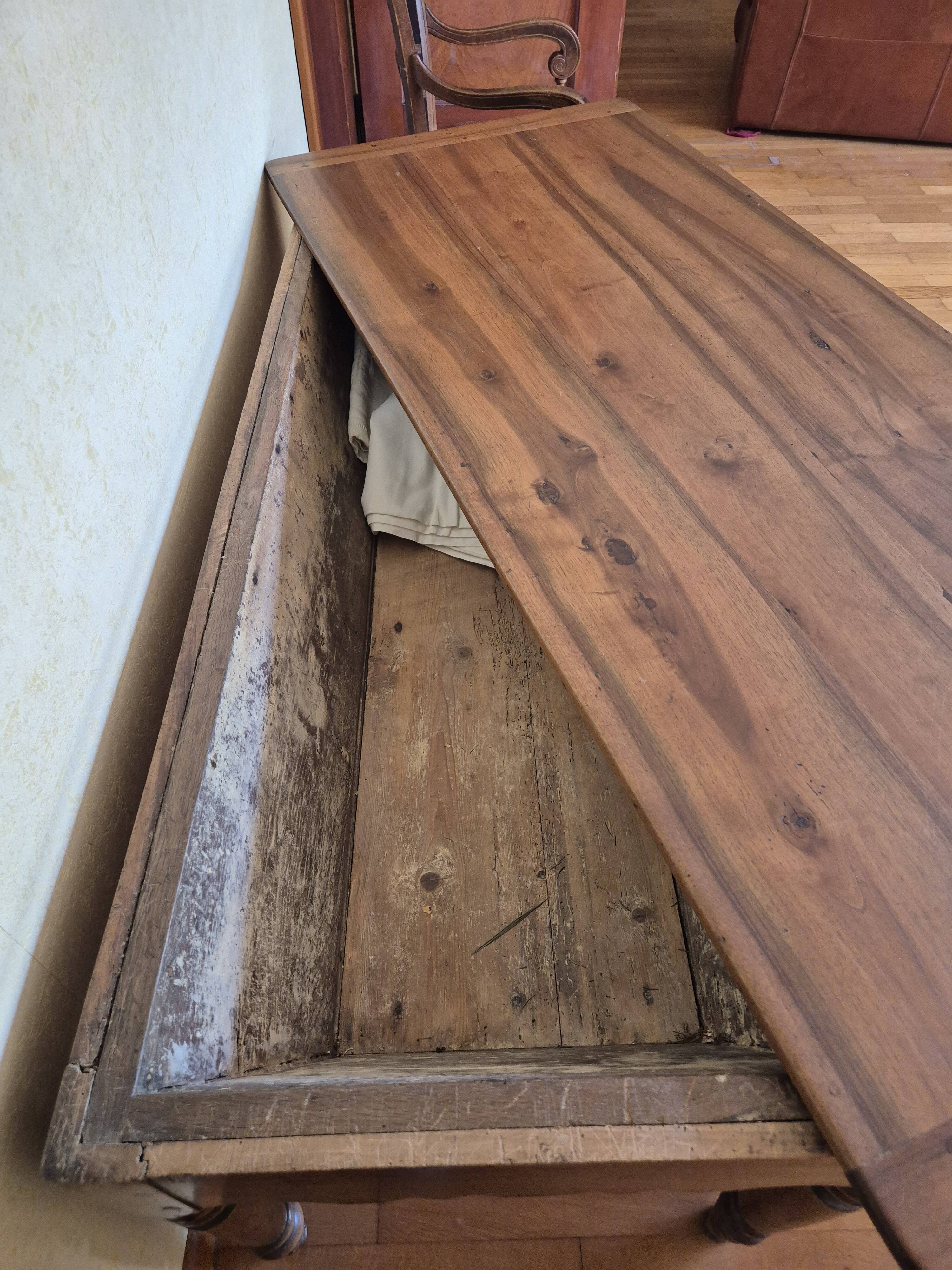 Pétrin en bois