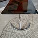 Table basse années 70 plateau de verre, piétement chromé avec porte-revues