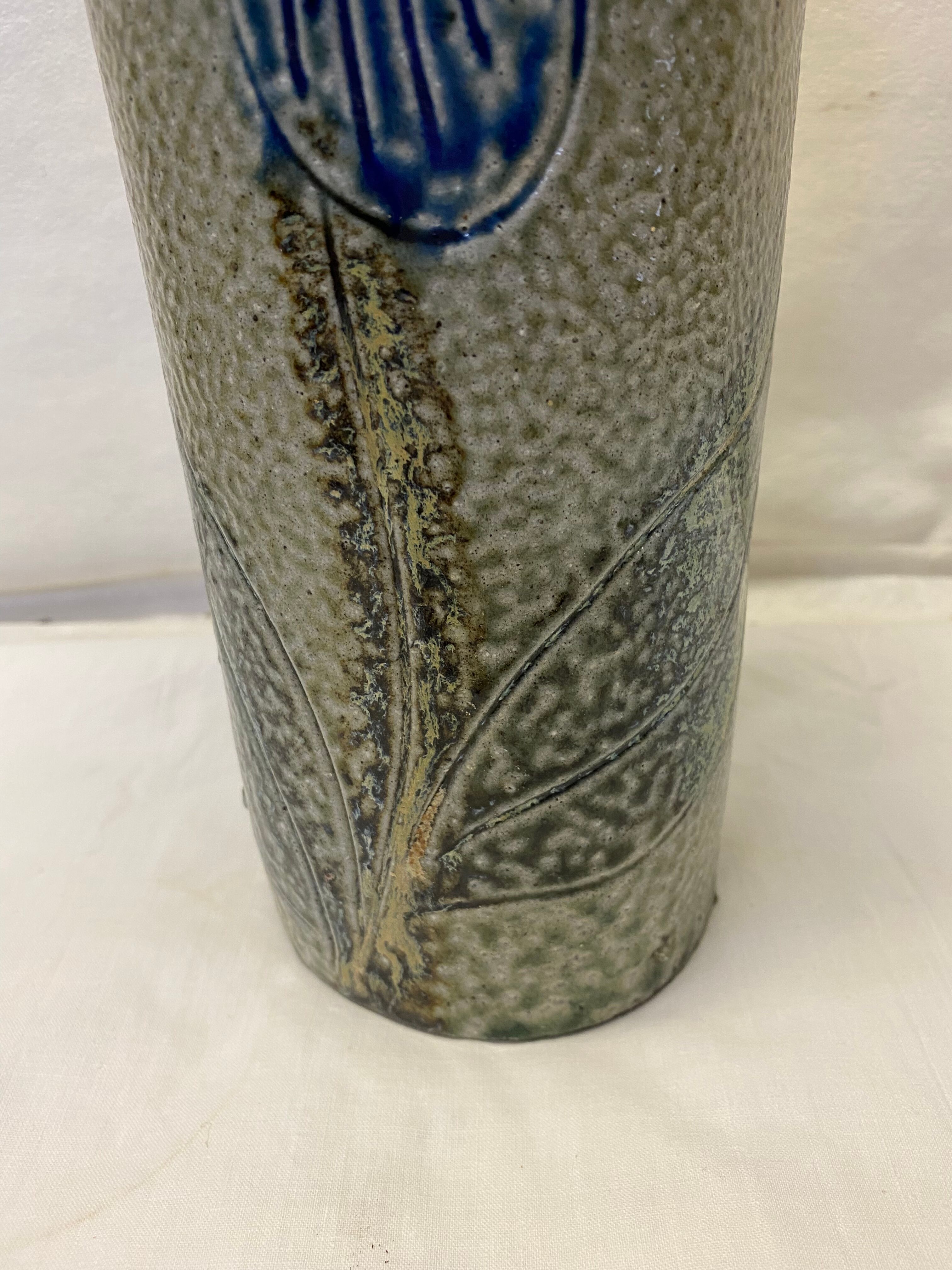 Artisanal vase in gray sandstone flower pattern