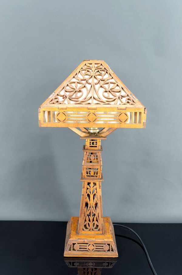 Importante Lampe en Bois Découpé, USA, A&C, Prairie School, c. 1900-1920