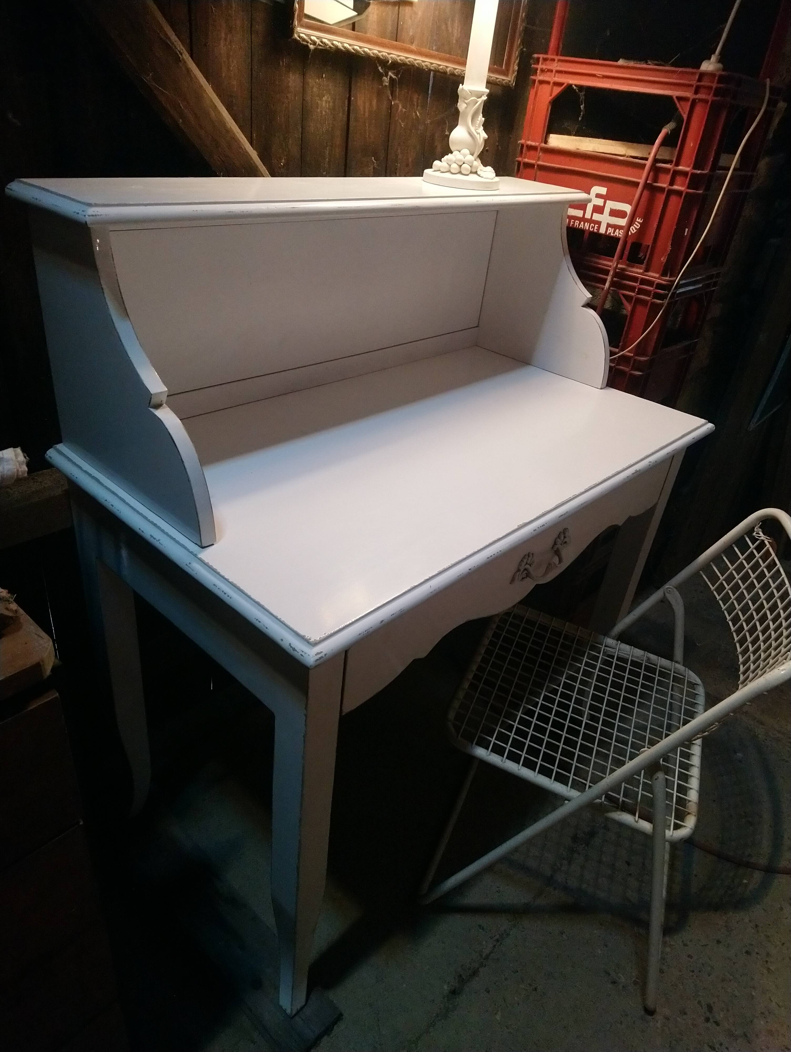 White lacquered desk.