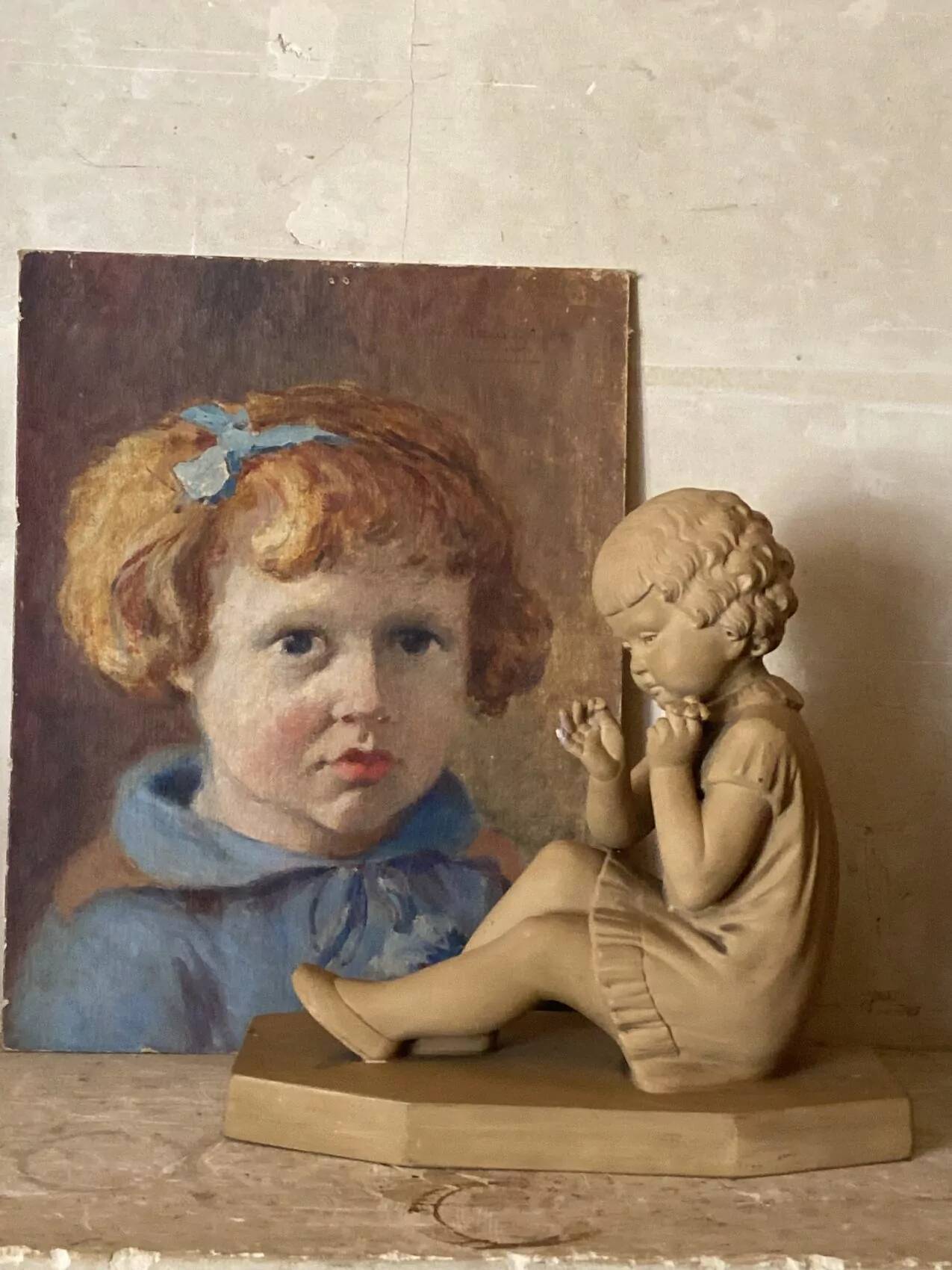 Portrait of a child signed Morin 1922 – oil on mounted panel 29 × 35 cm
