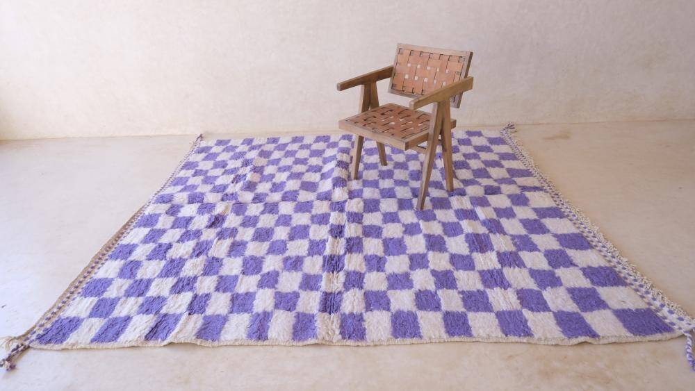 Purple and white checkered rug - 253 x 209 cm