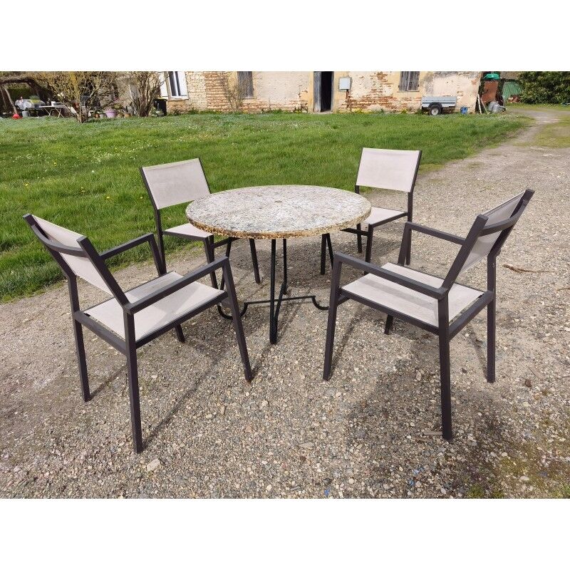 Garden furniture in stone with a vintage 1970s iron base.
