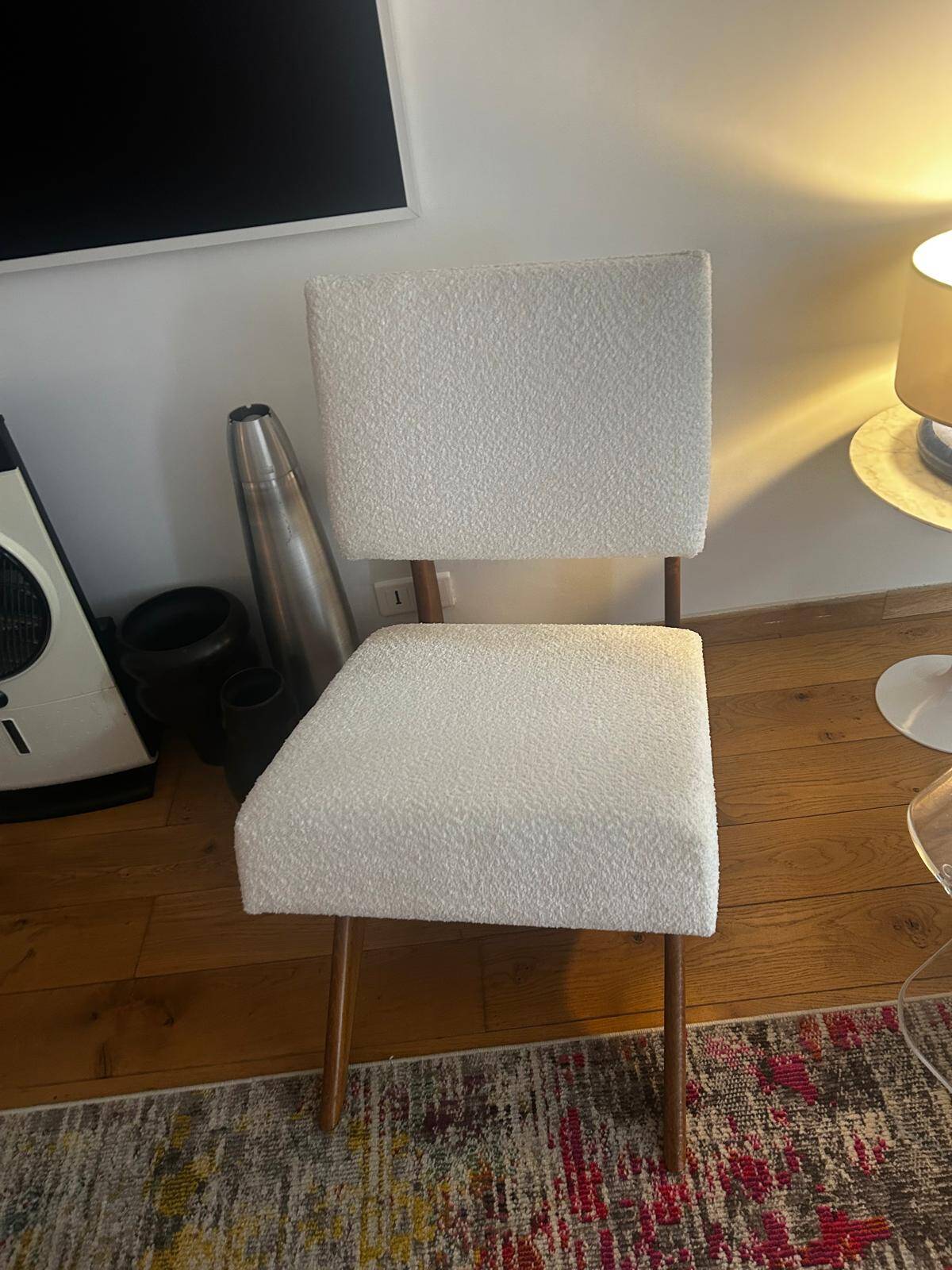 Paire de fauteuils en noyer Adrian Pearshall