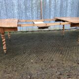 Round table in solid cherry wood, extendable with twisted legs, Louis Philippe style.