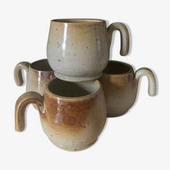 4 stoneware cups