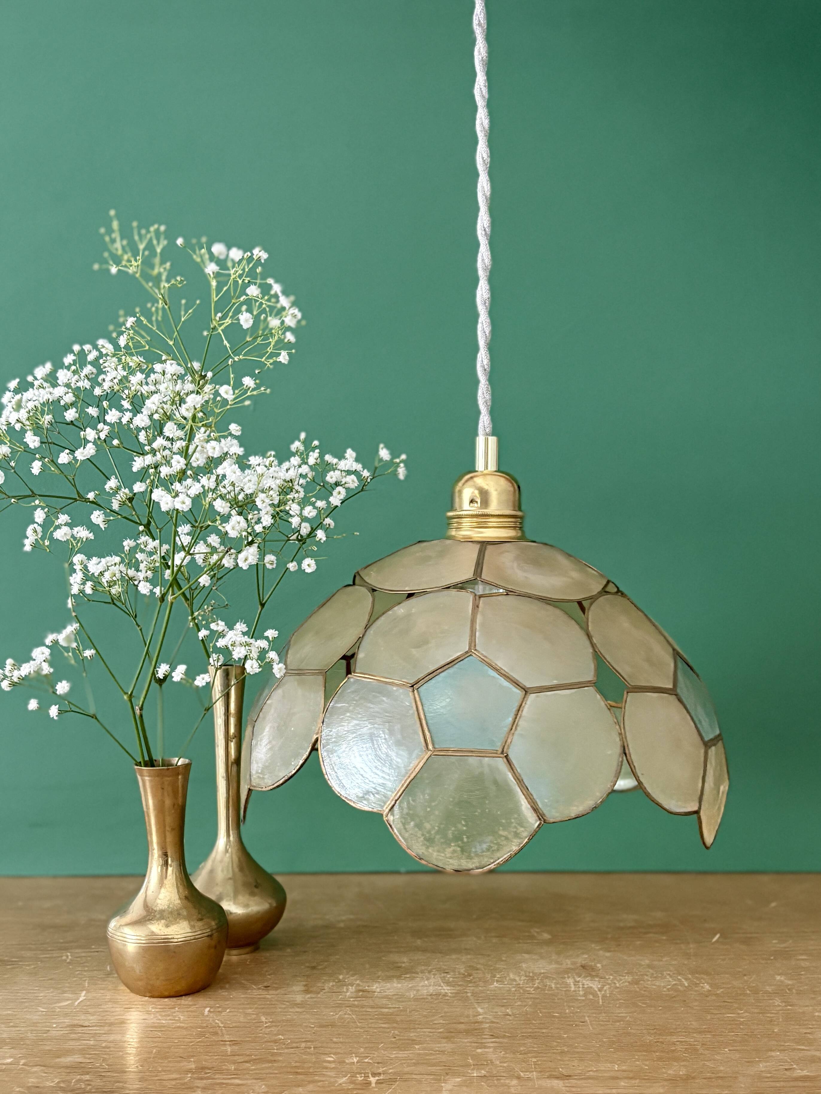 Suspension antique lampshade in beige and blue mother-of-pearl