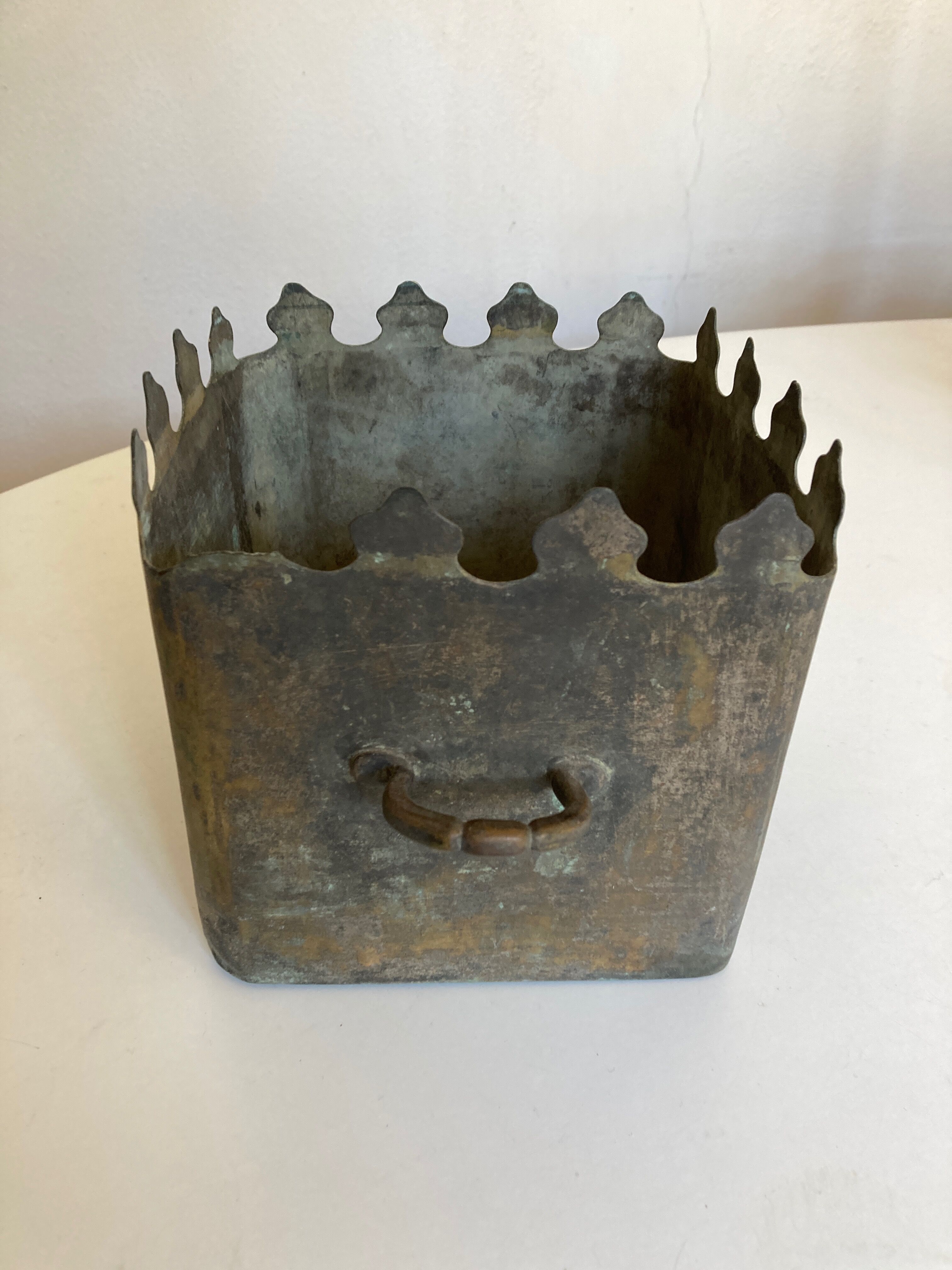 Pot cover 19th in zinc patina of origin