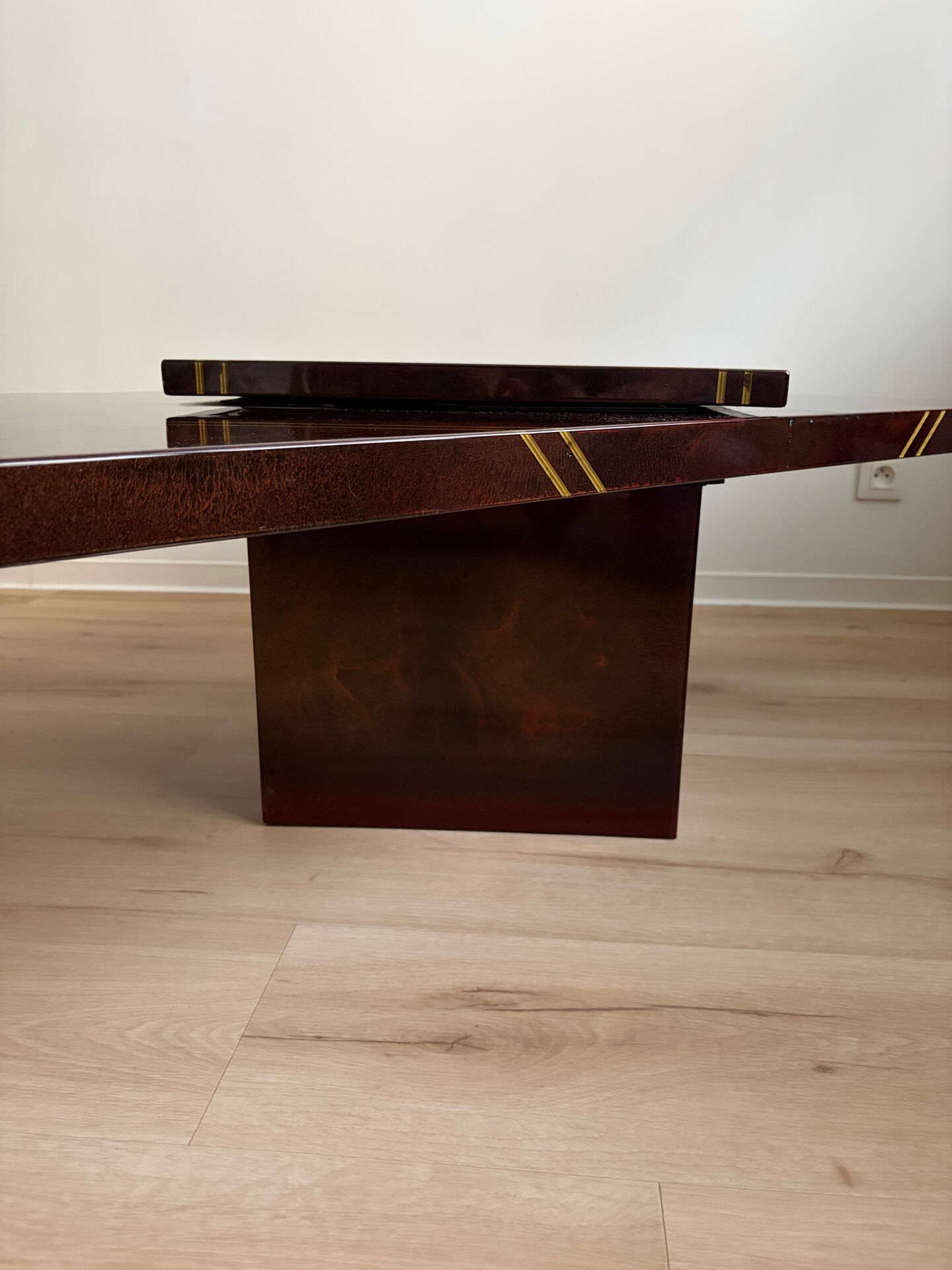 Table basse/bar central par Guy Lefèvre pour Ligne roset éruption sola