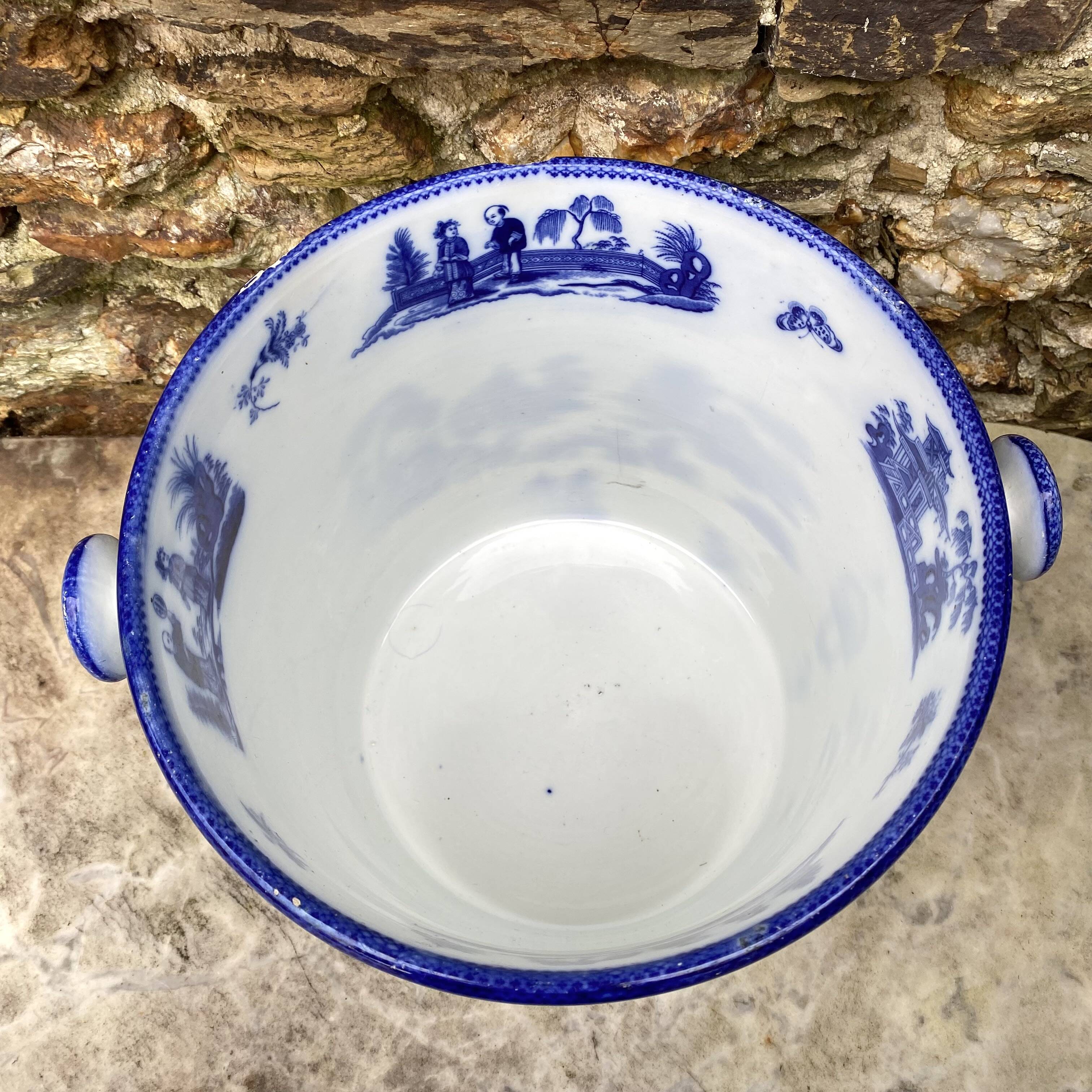 Jules Vieillard Bordeaux cache-pot, large model, blue and white decoration.