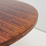 Round one and a half meter table with tulip base