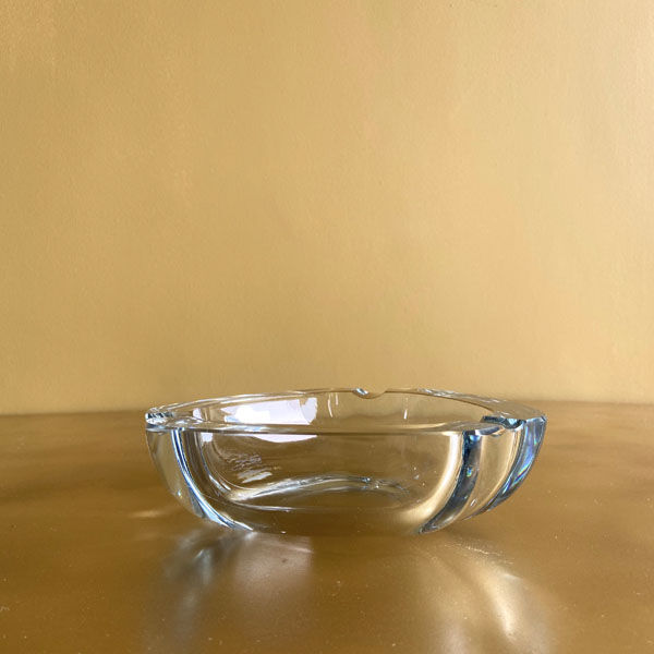 Cendrier en verre bleu signé Strömbergshyttan, Suède