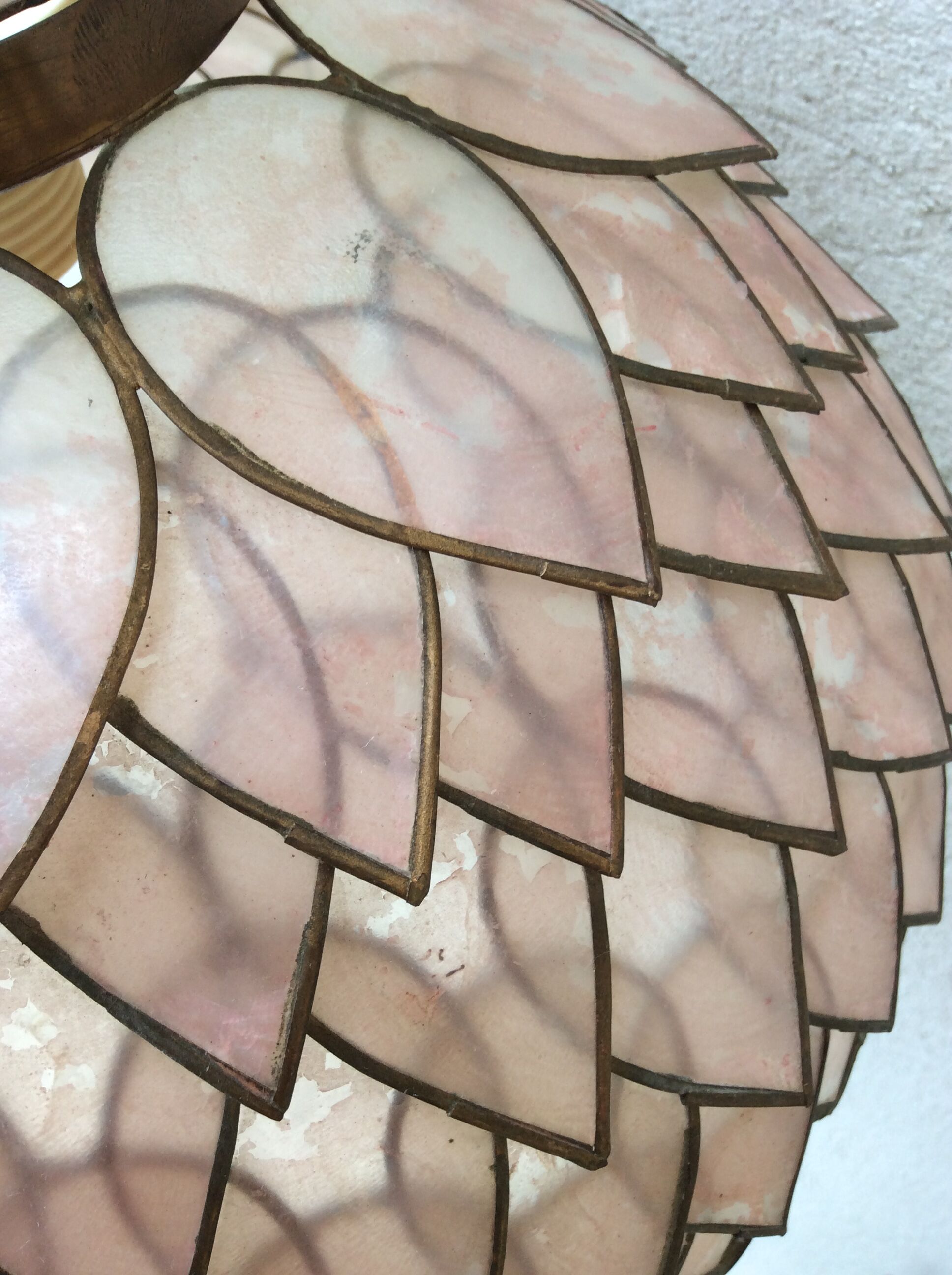 Mother-of-pearl and brass vintage lotus flower-shaped suspension