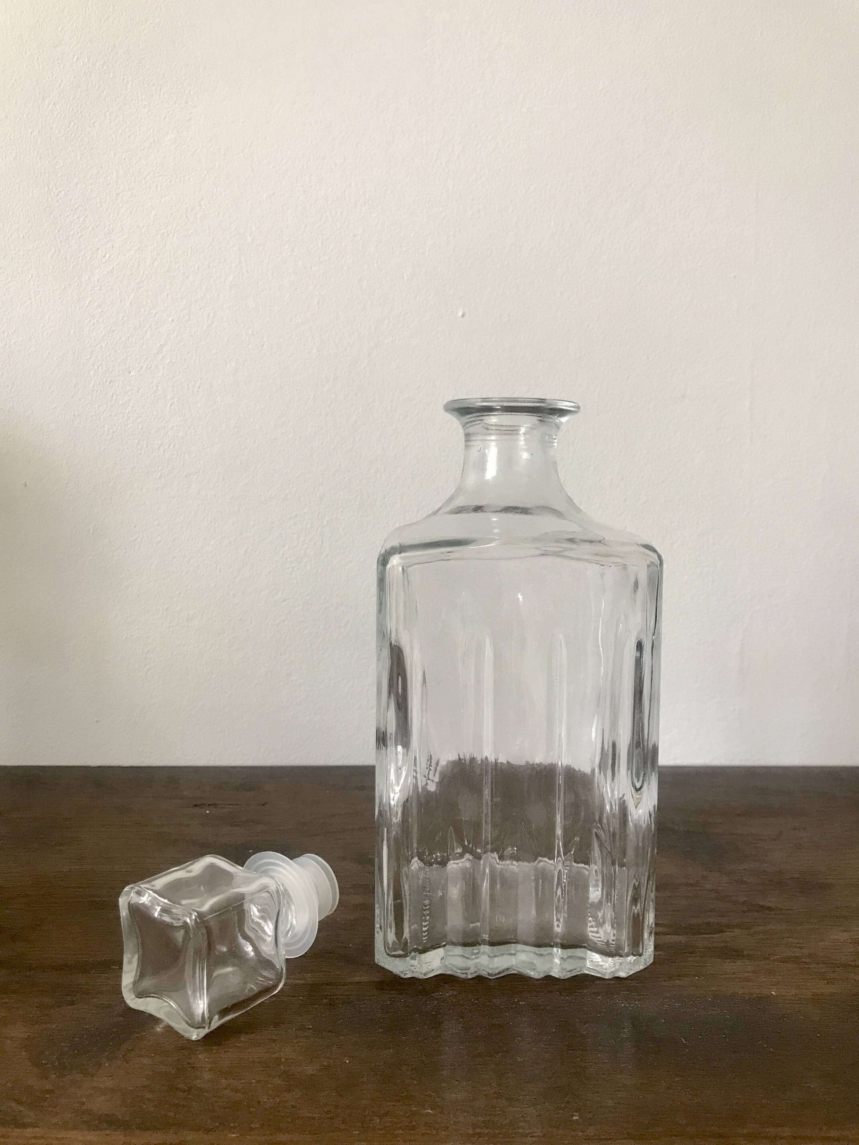 Glass whiskey decanter