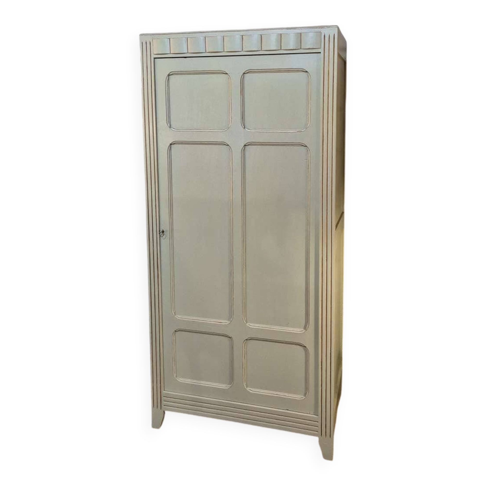 Vintage Parisian bonnetière