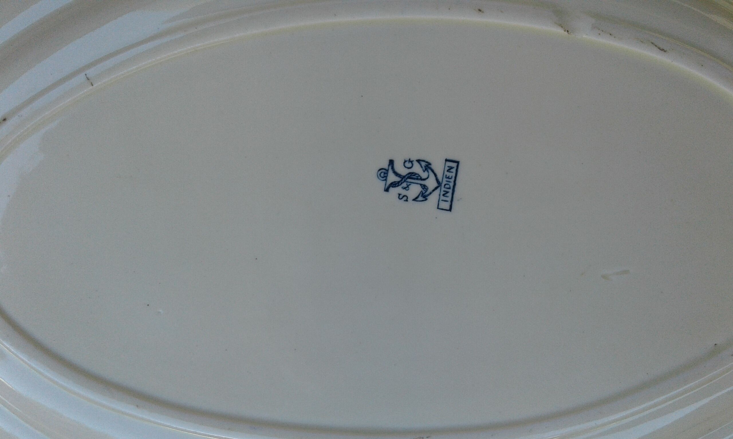 Oval dish Terre de Fer