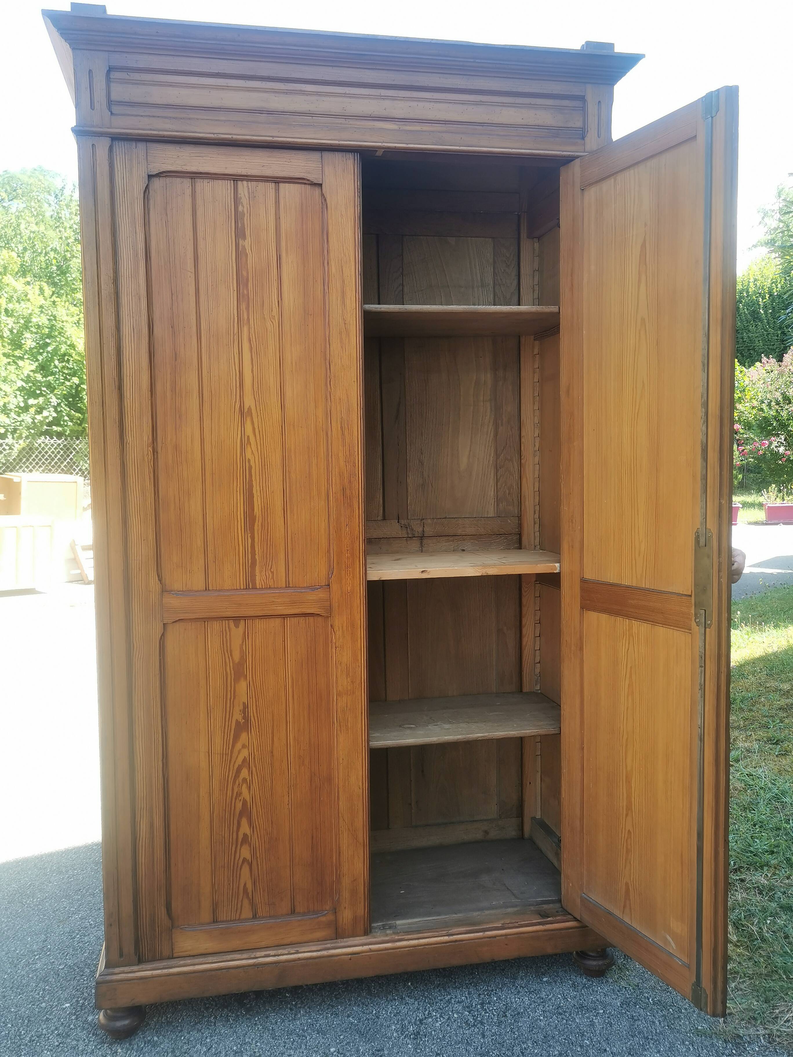 Vintage 2-door wardrobe
