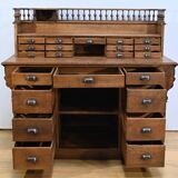 Oak apothecary counter – 1920