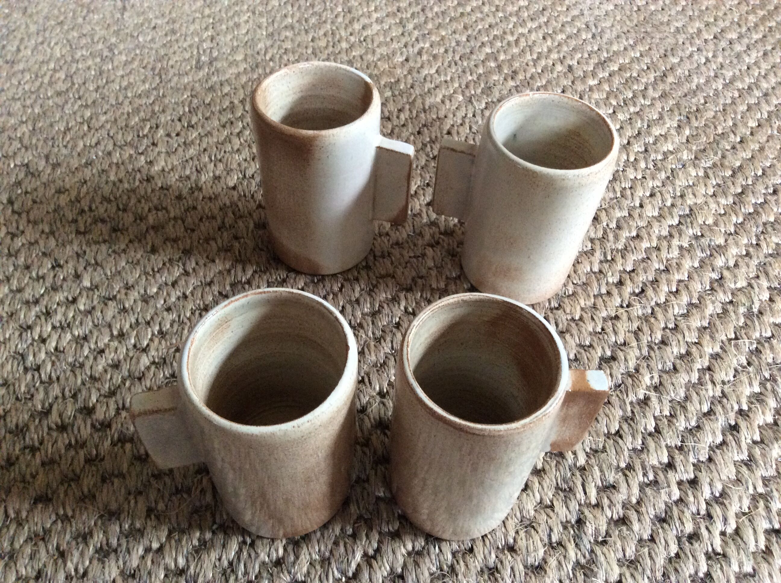Série de 4 tasses en grès