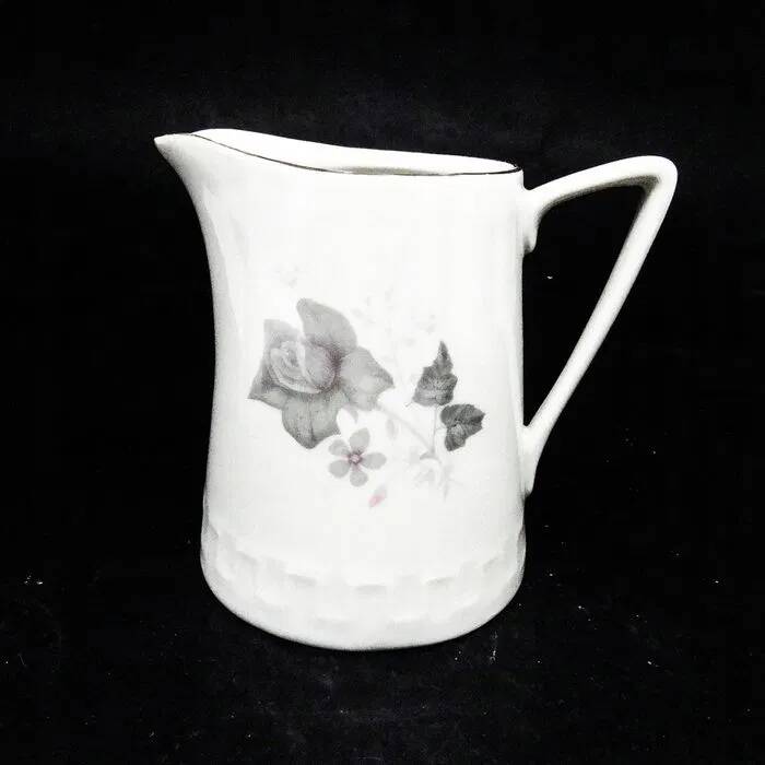 L5Y Wawel milk jugs from the Helena/Millennium service