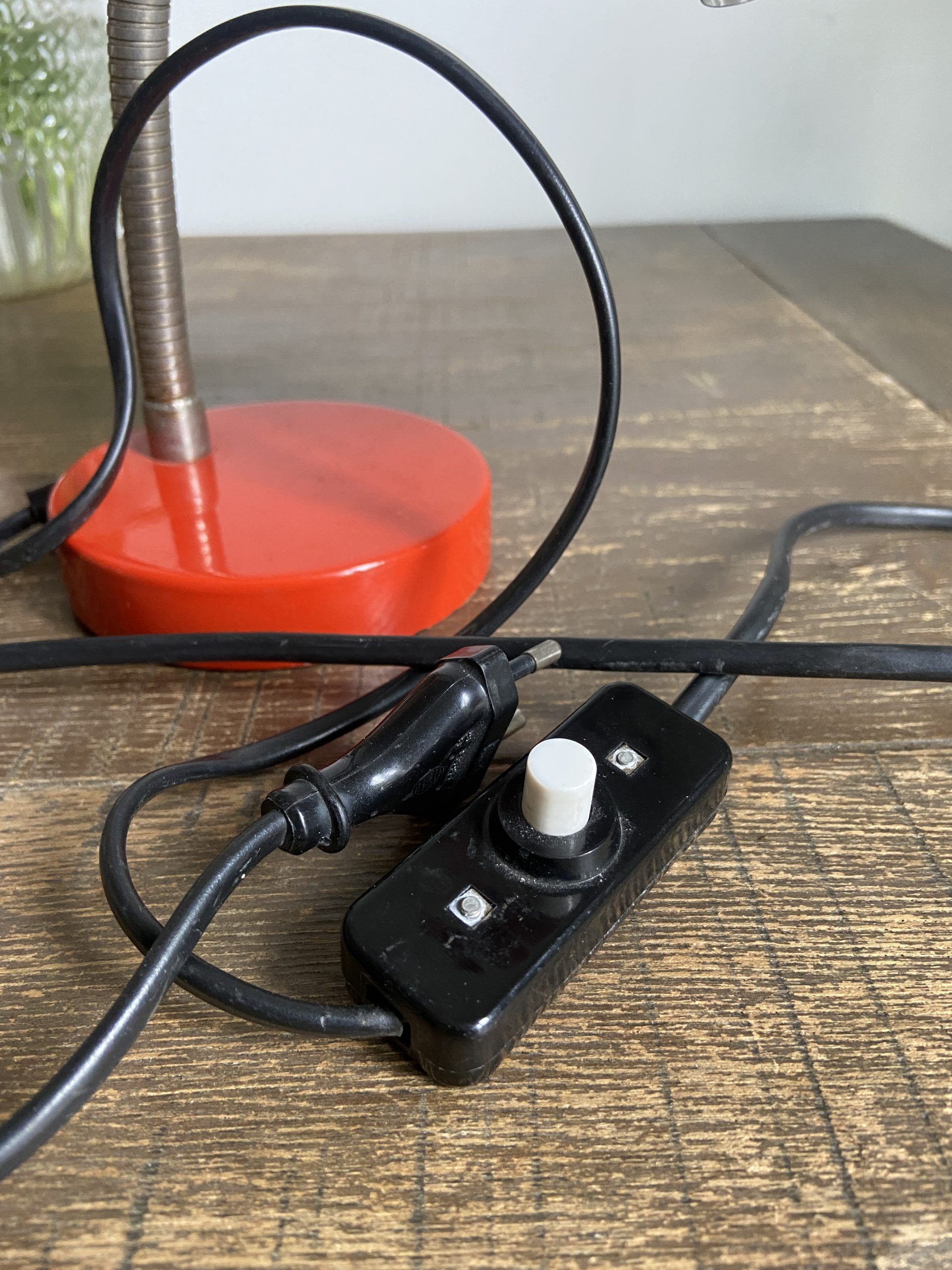 Articulated desk lamp in red metal 80's