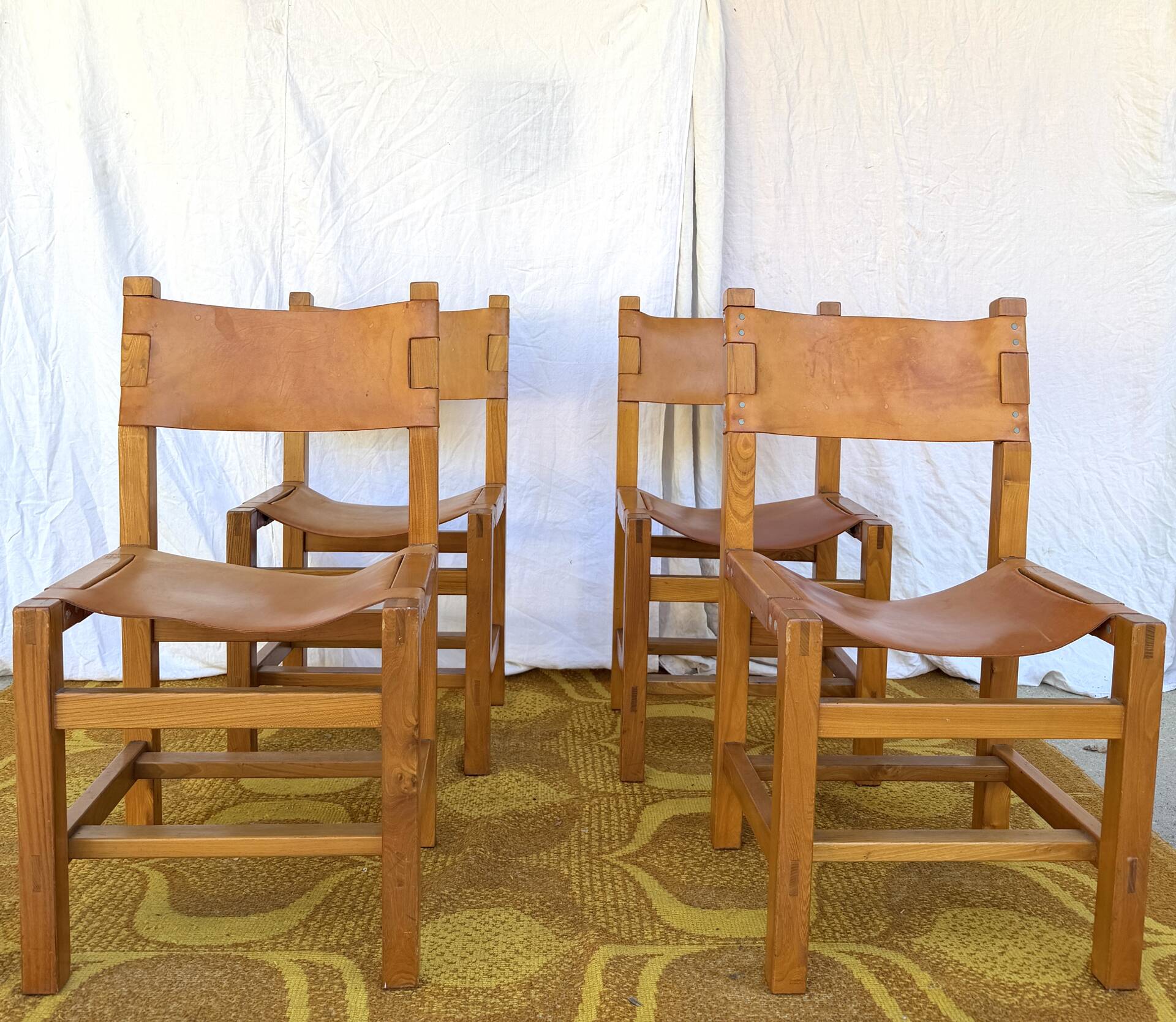 Set of 4 chairs Maison Regain in leather and solid elm.