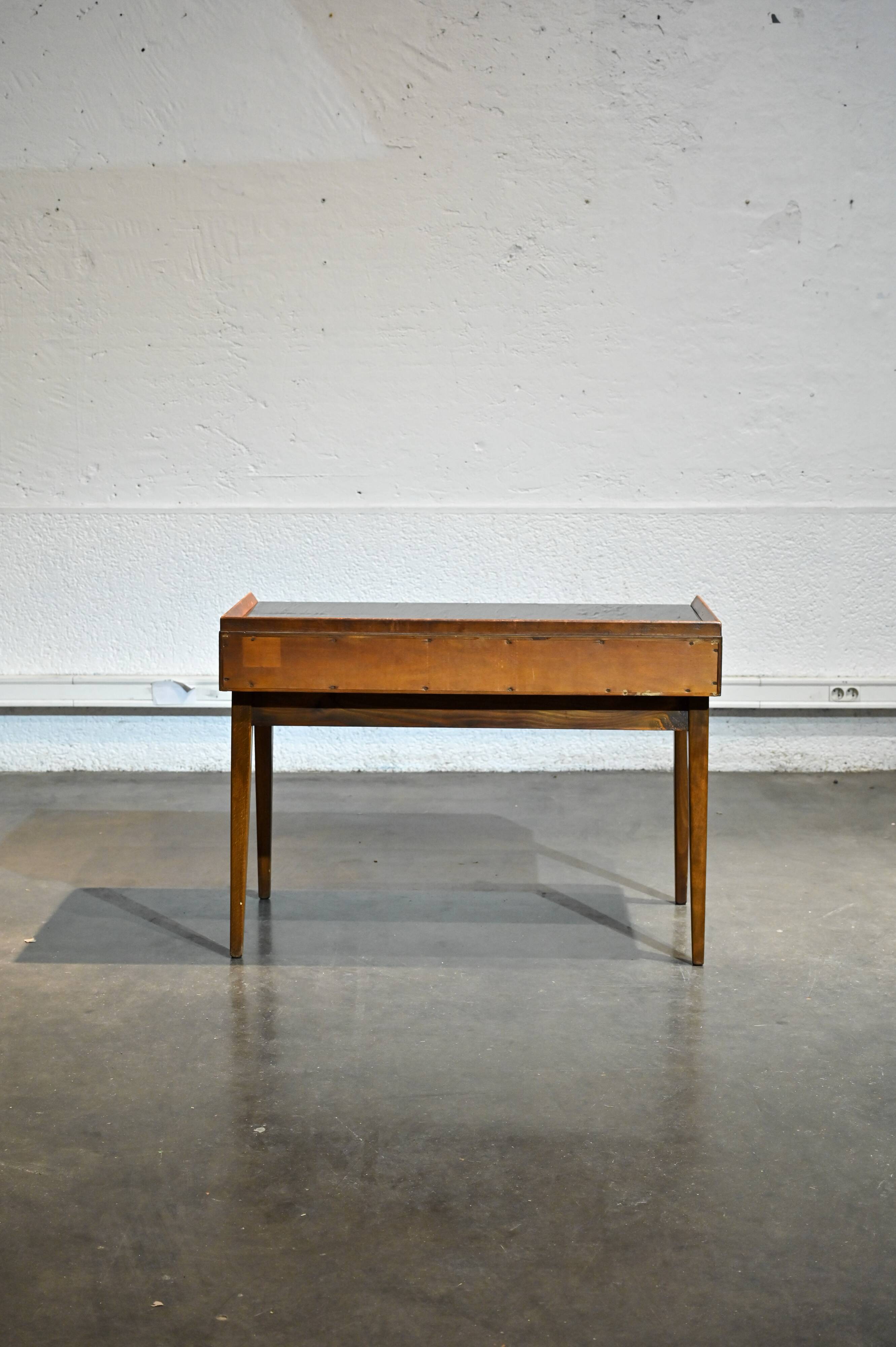 Console table by Interier Praha