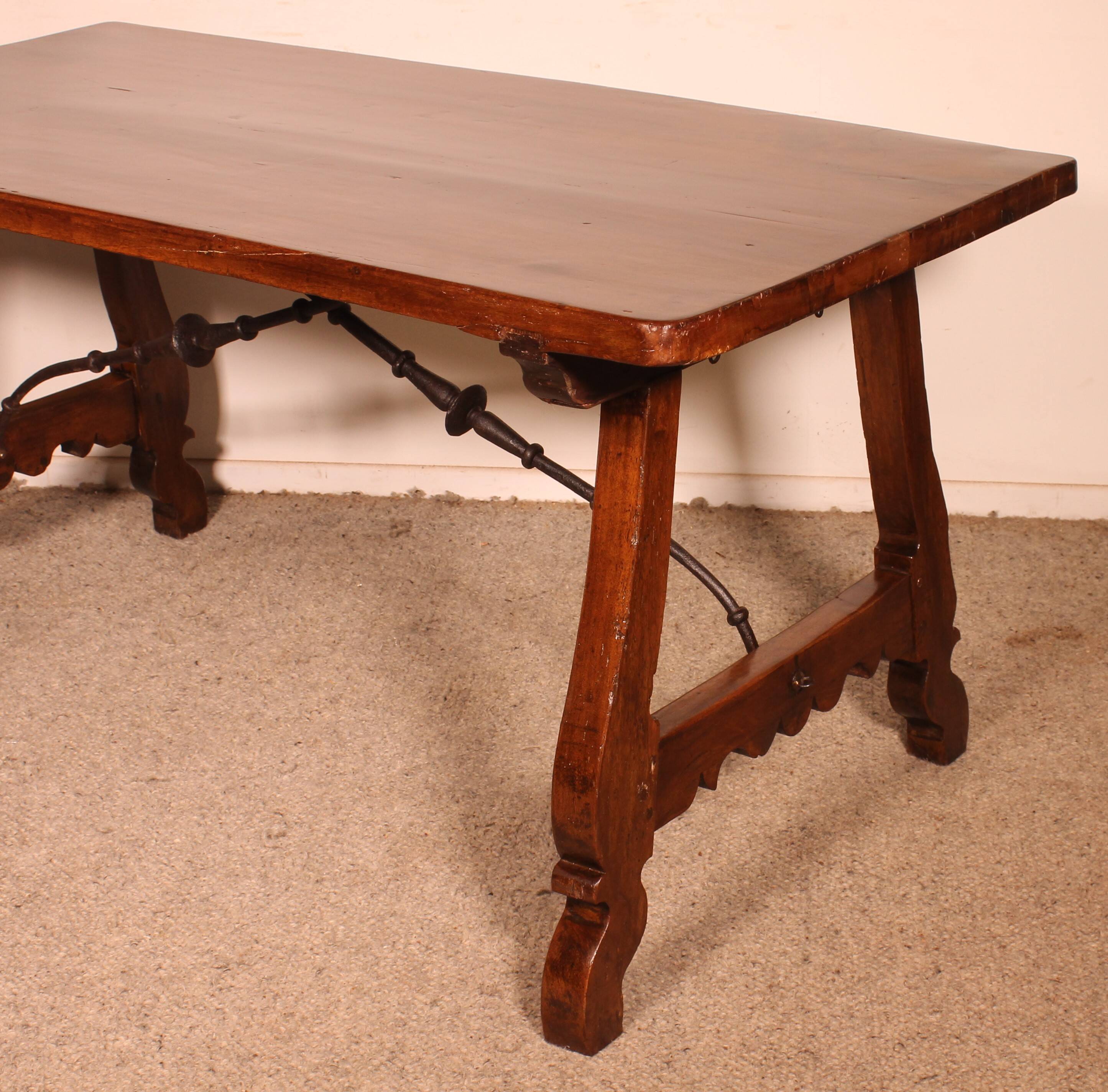 Spanish Table in Walnut from the 17th Century