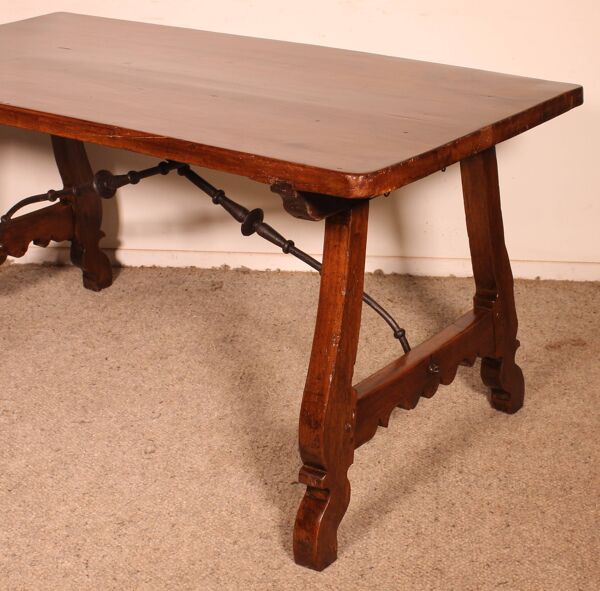 Table Espagnole En Noyer Du 17° Siècle