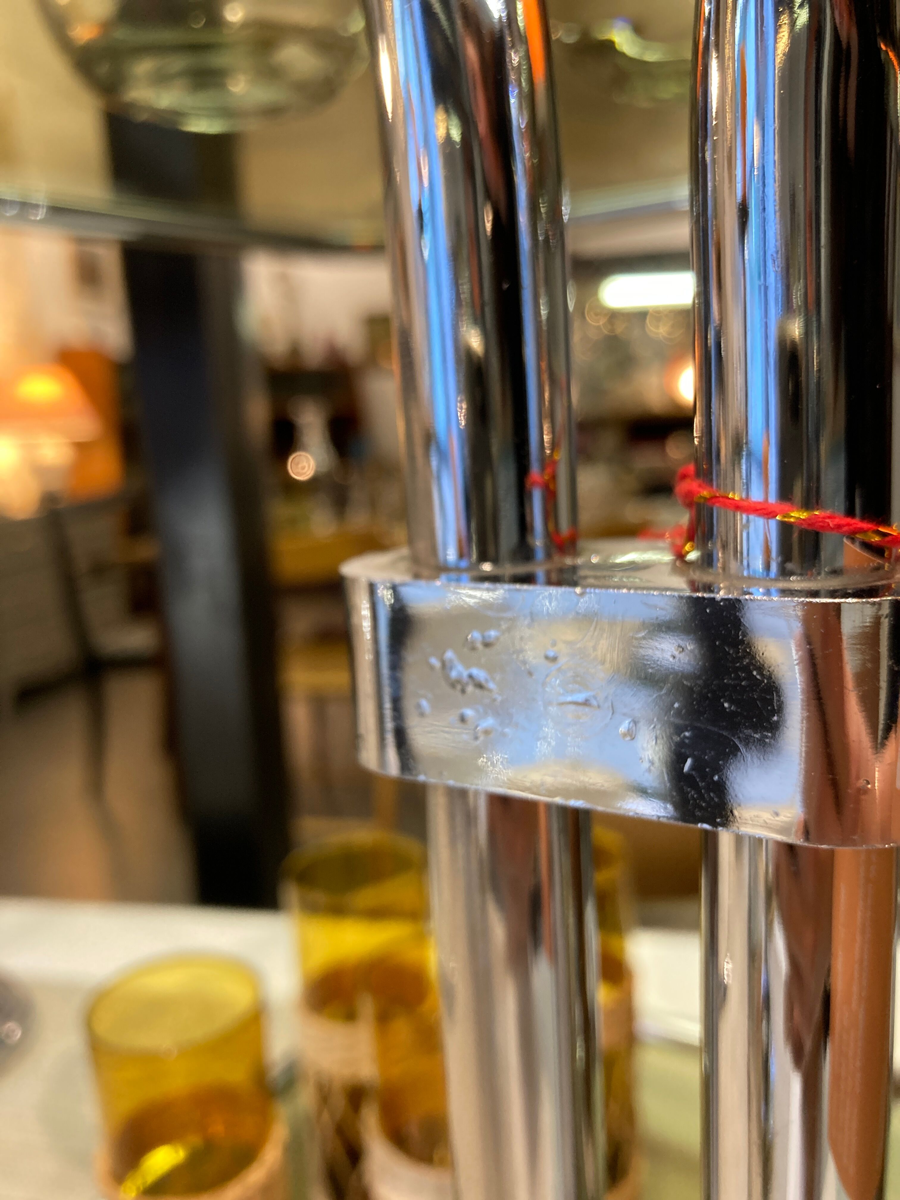 Desserte bar métal chromé et verre fumé
