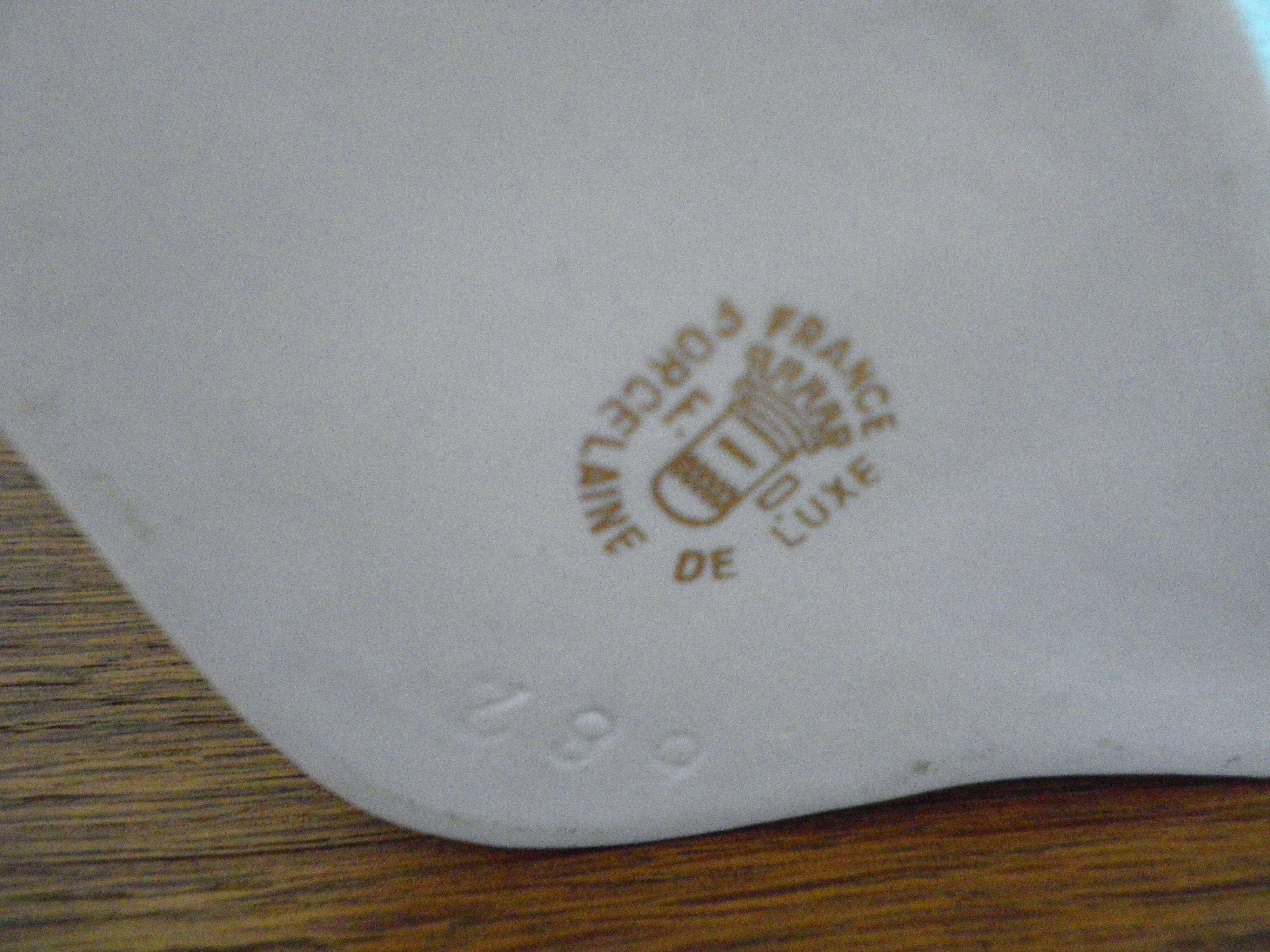 Napoleon bicorne ashtray in luxury porcelain and gilding