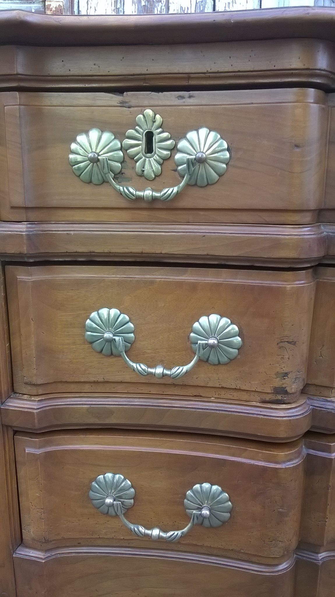 Crossbow chest of drawers in walnut, 17th century, Louis XV