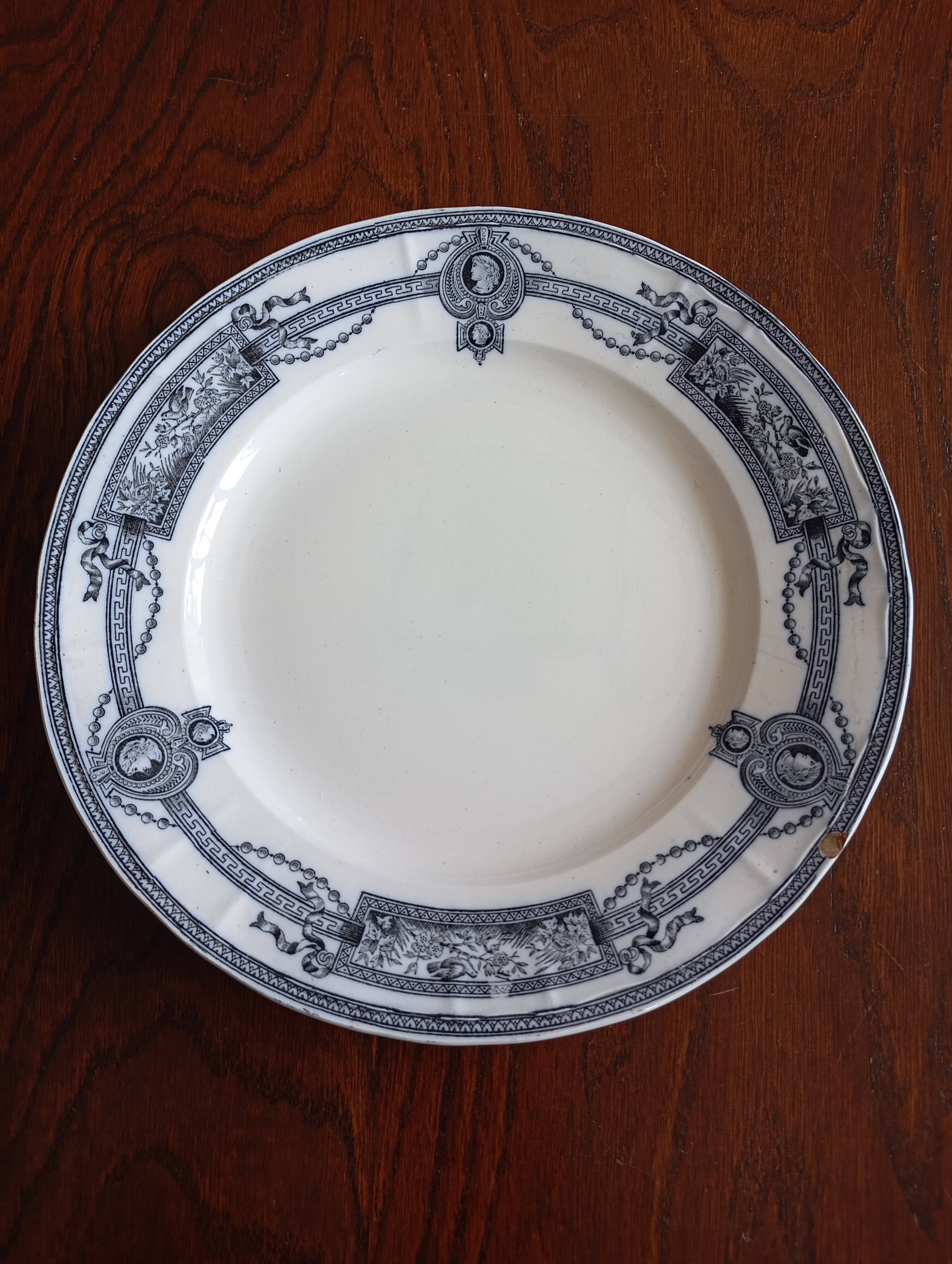 Flat plate in ironstone "Medallion" blue from St Amand and Hamage
