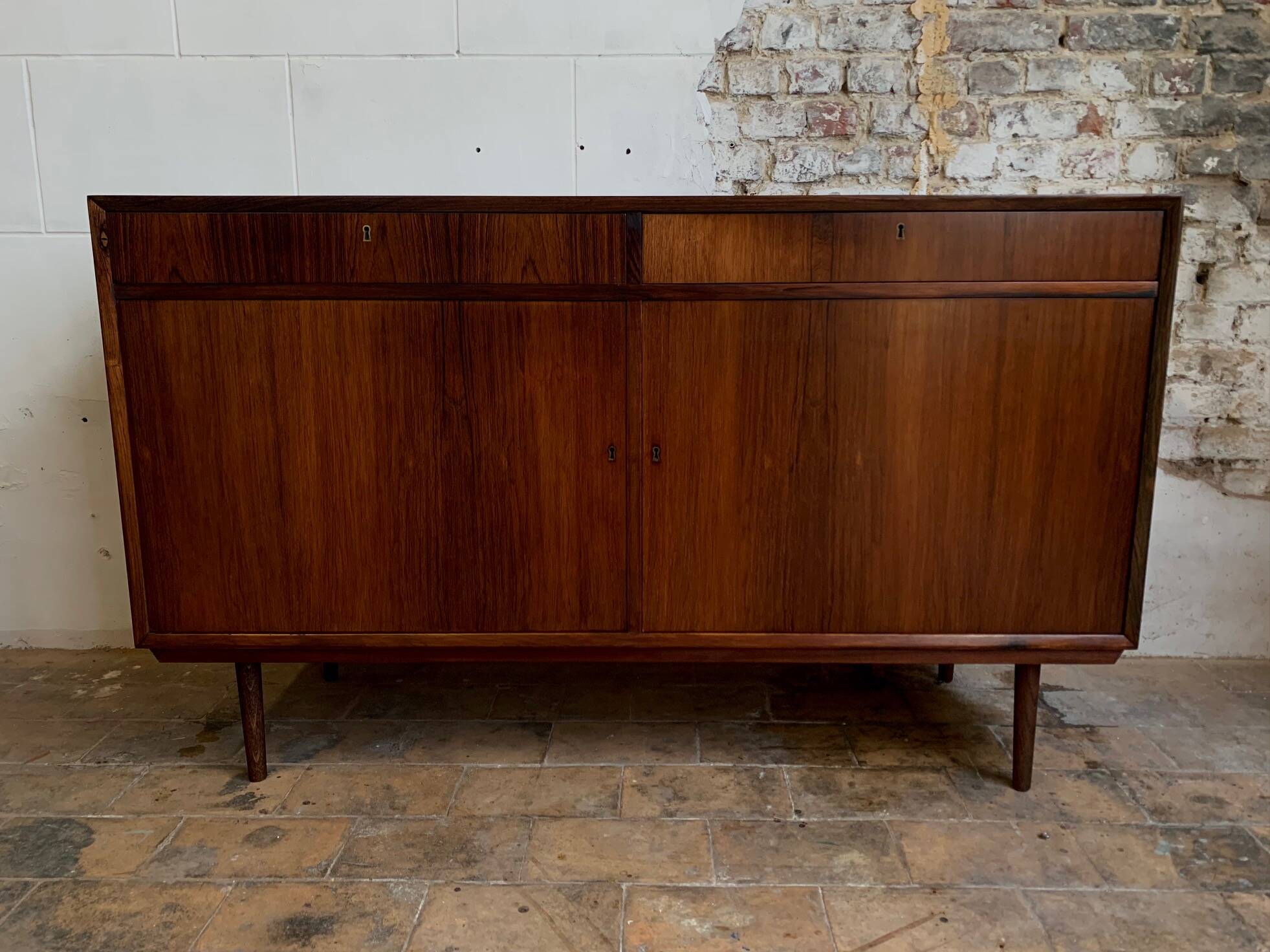 Buffet -Enfilade scandinave en palissandre des années 1960.