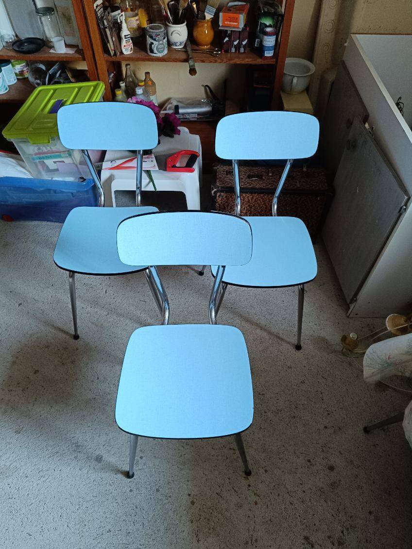 3 chaises formica bleu clair