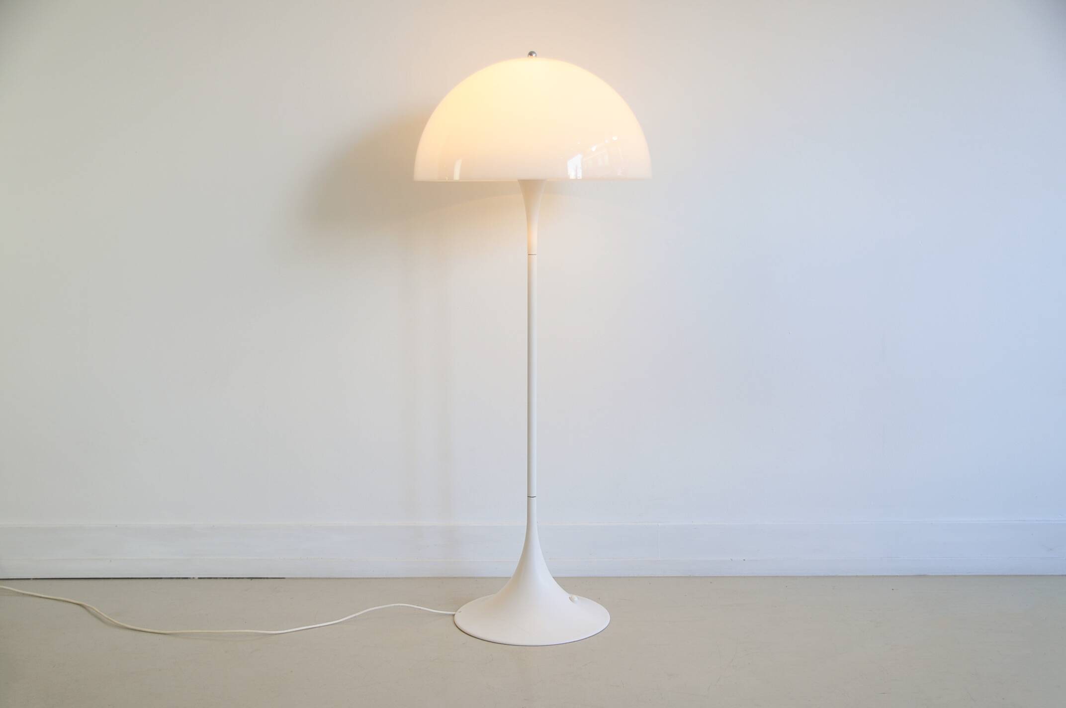 Lampadaire Panthella de Verner Panton pour Louis Poulsen