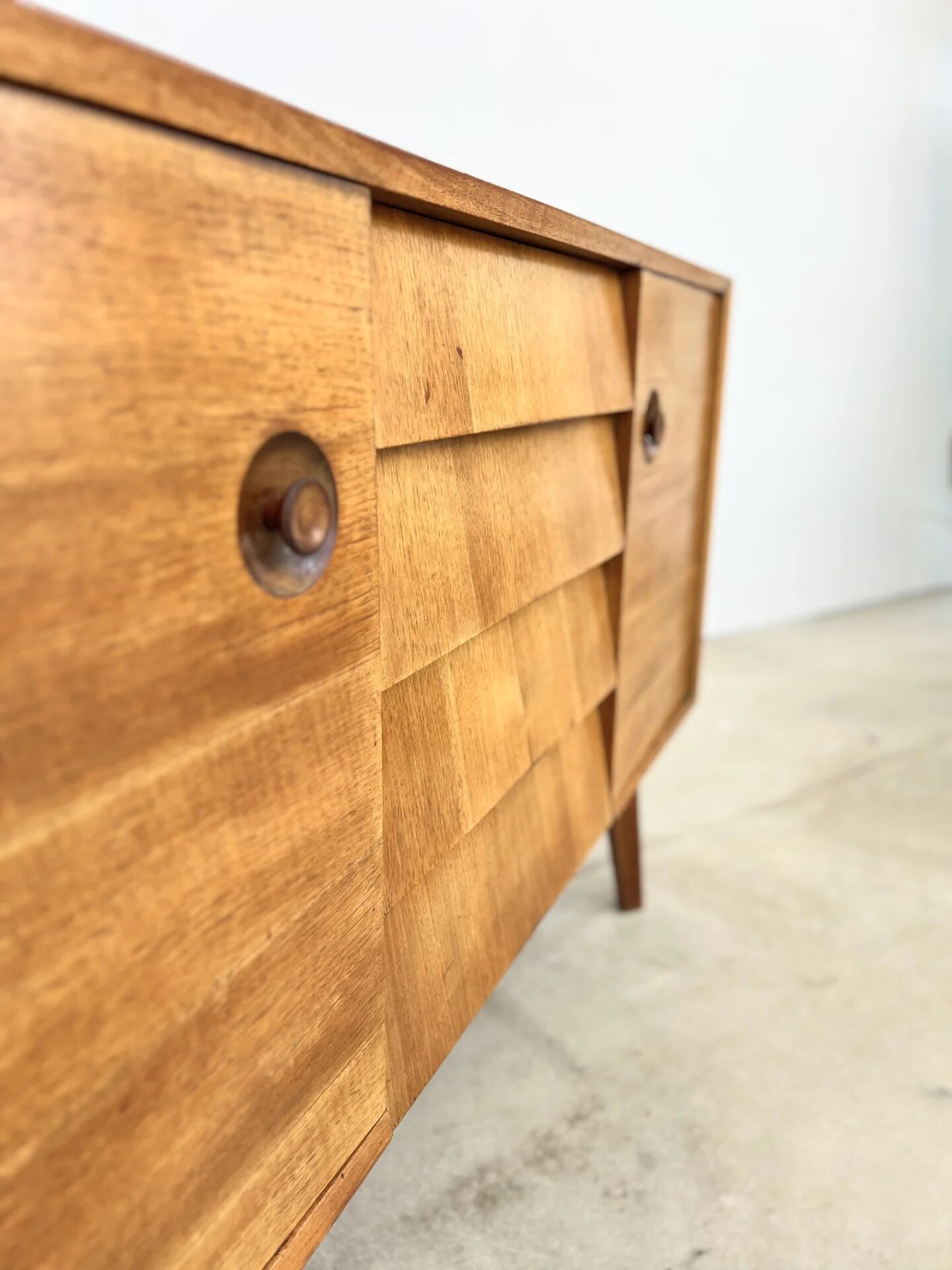 Mid-century teak sideboard, 2 doors 4 drawers — brutalist spirit