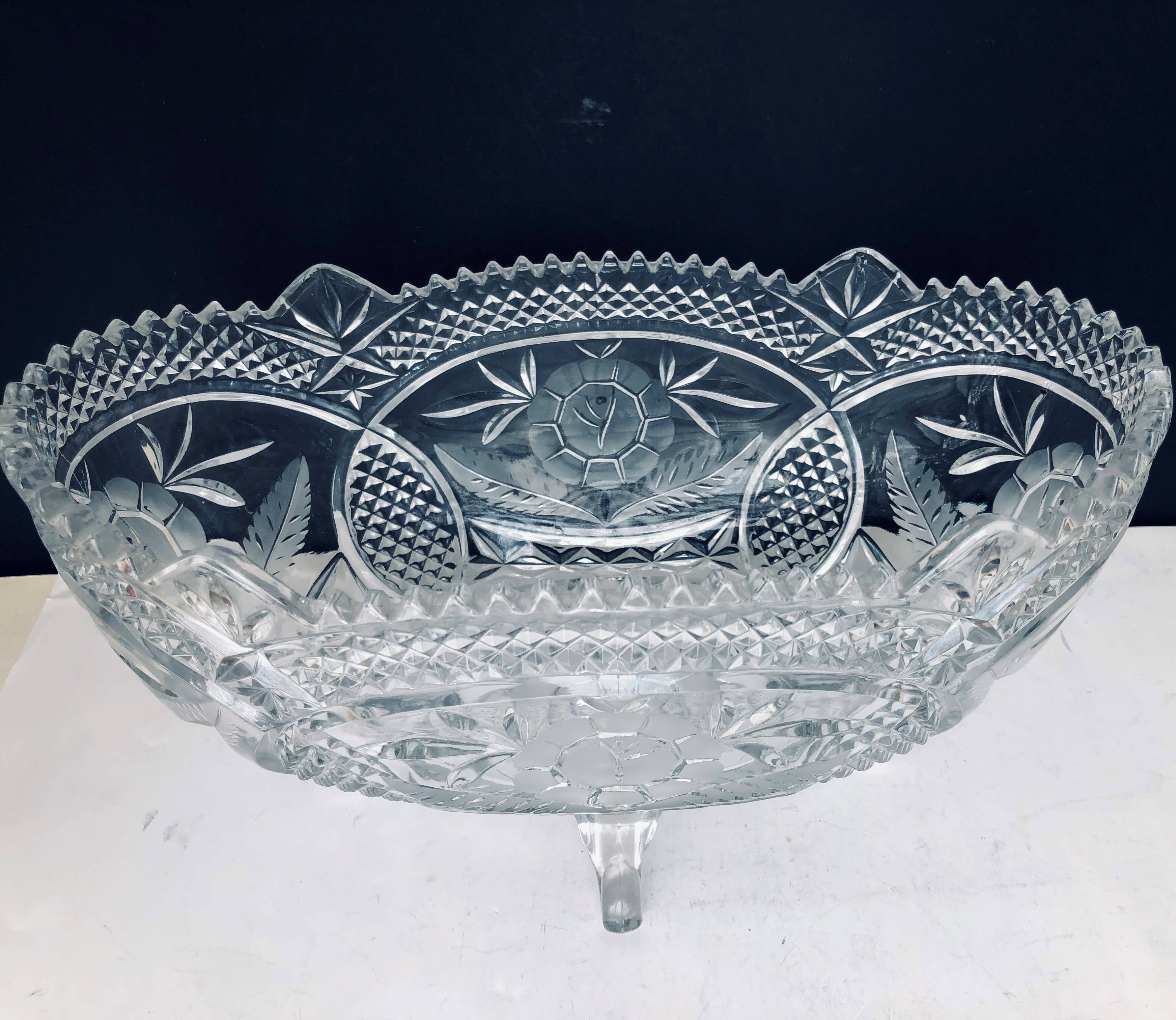 Large cut in cut crystal