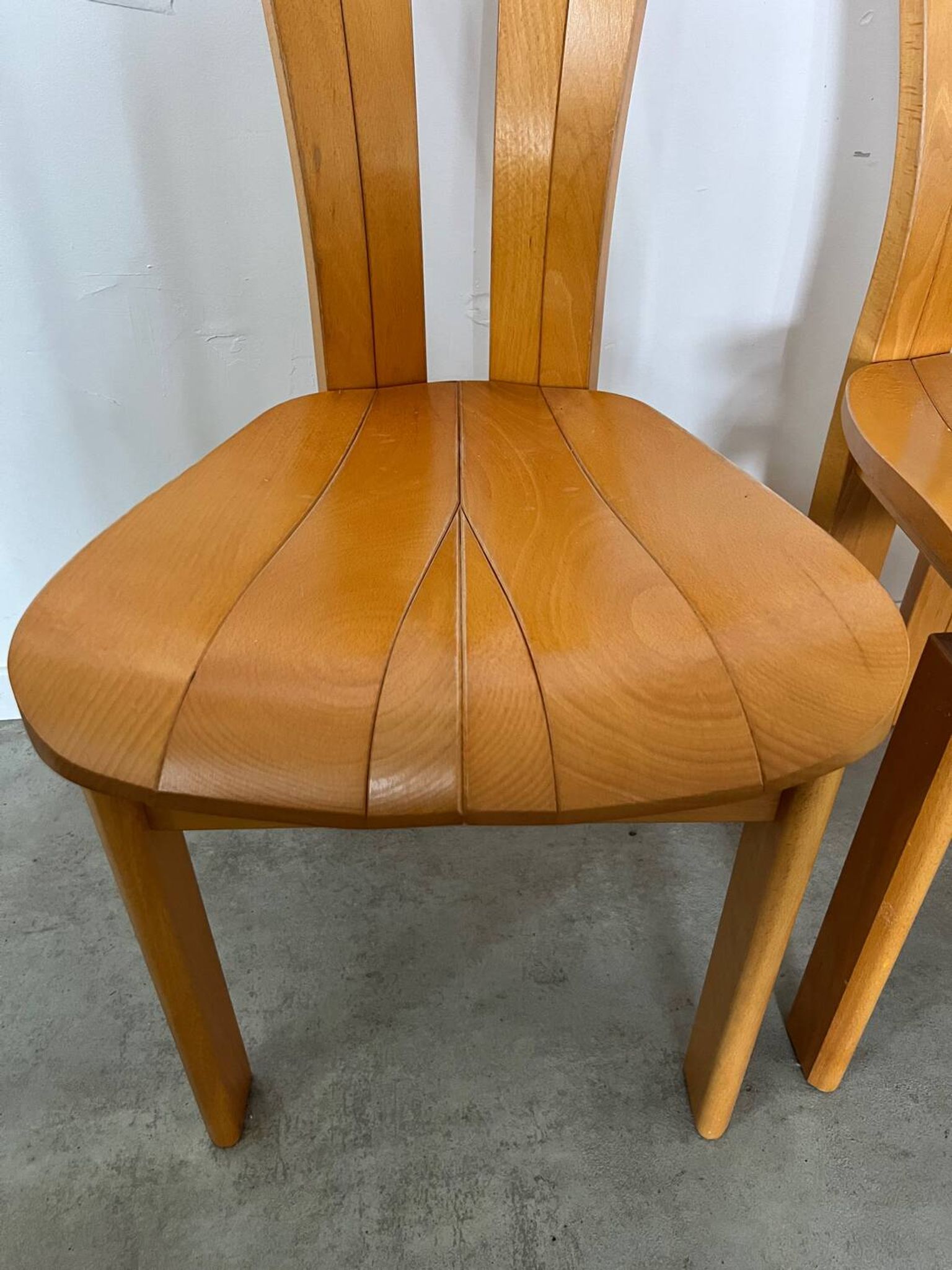 4 old French design solid elm chairs from the 70s vintage