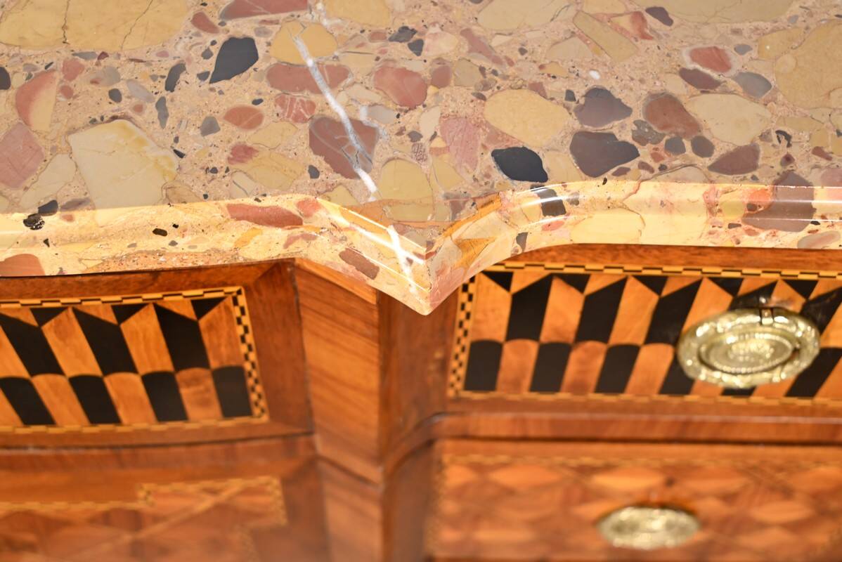 Rosewood and Mahogany chest of drawers, Louis XV / Louis XVI Transition style – Late 19th century